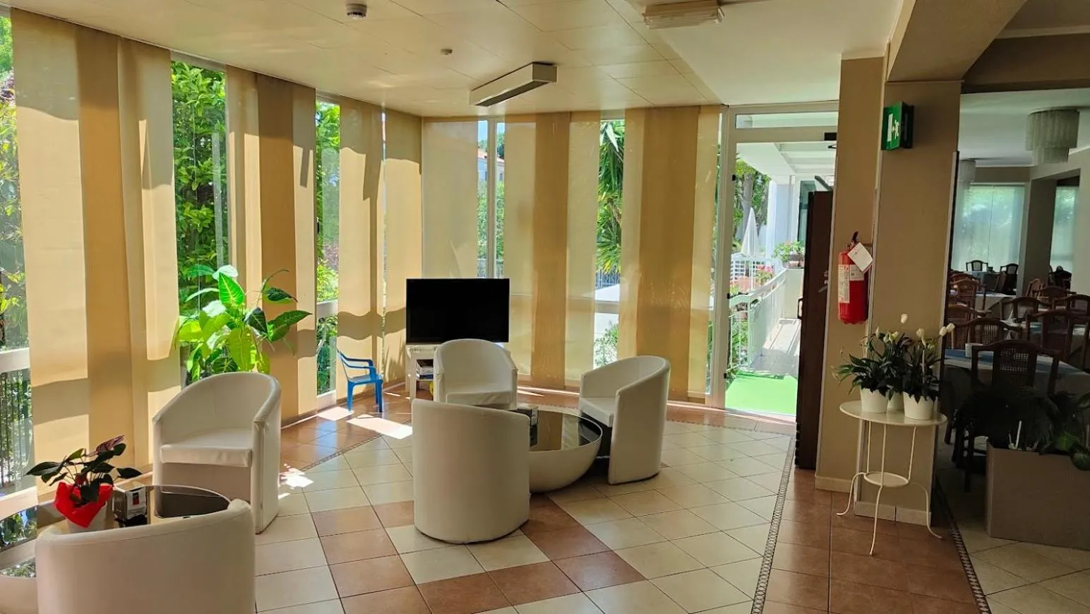 Communal lounge/ TV room in Hotel Capri