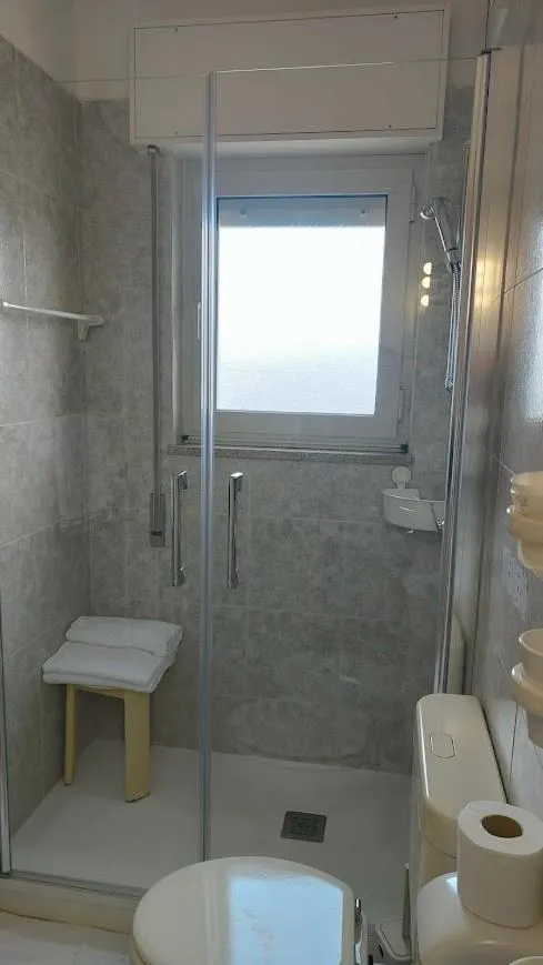 Shower in Hotel Capri