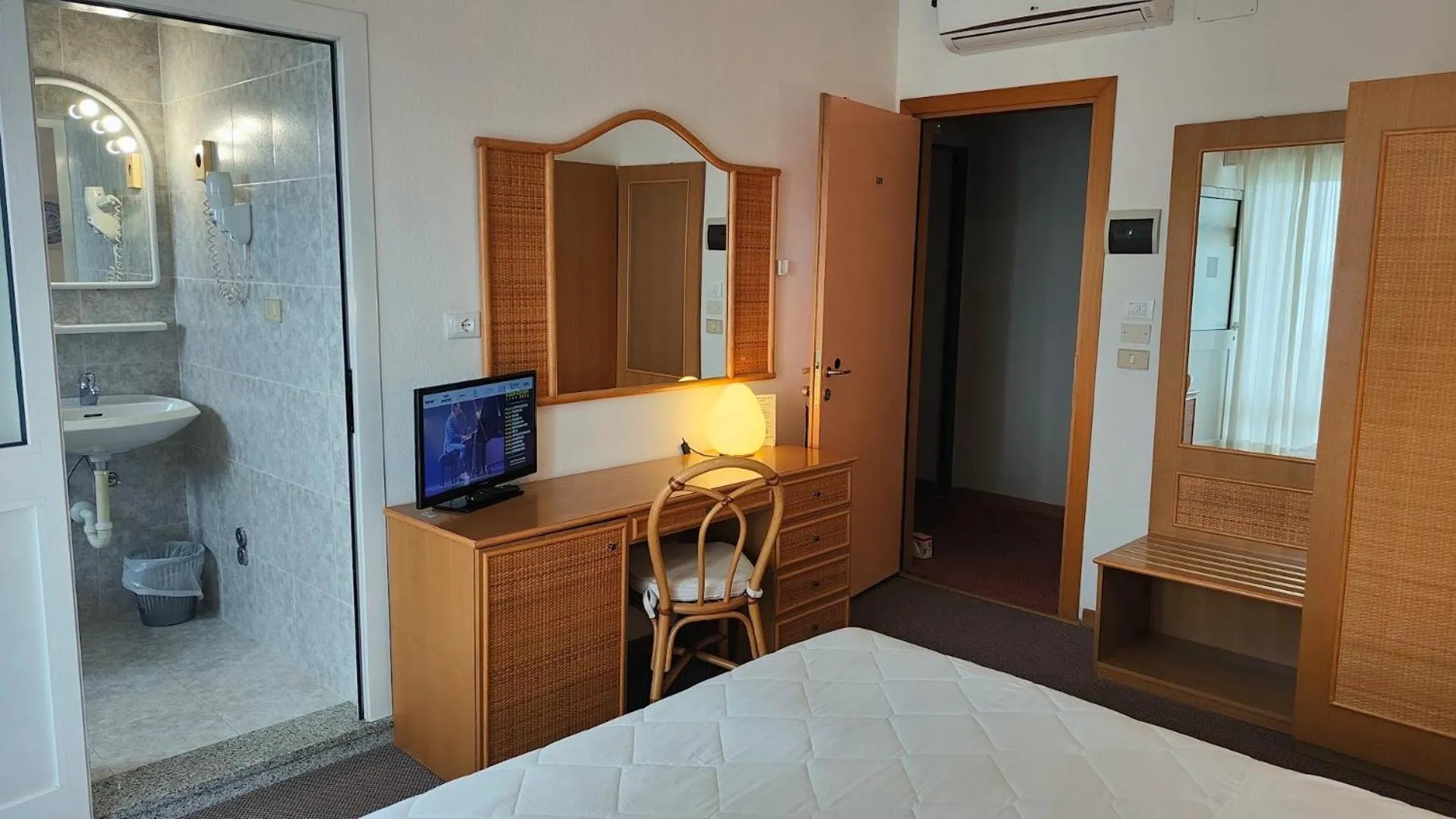 Bedroom, Bed in Hotel Capri