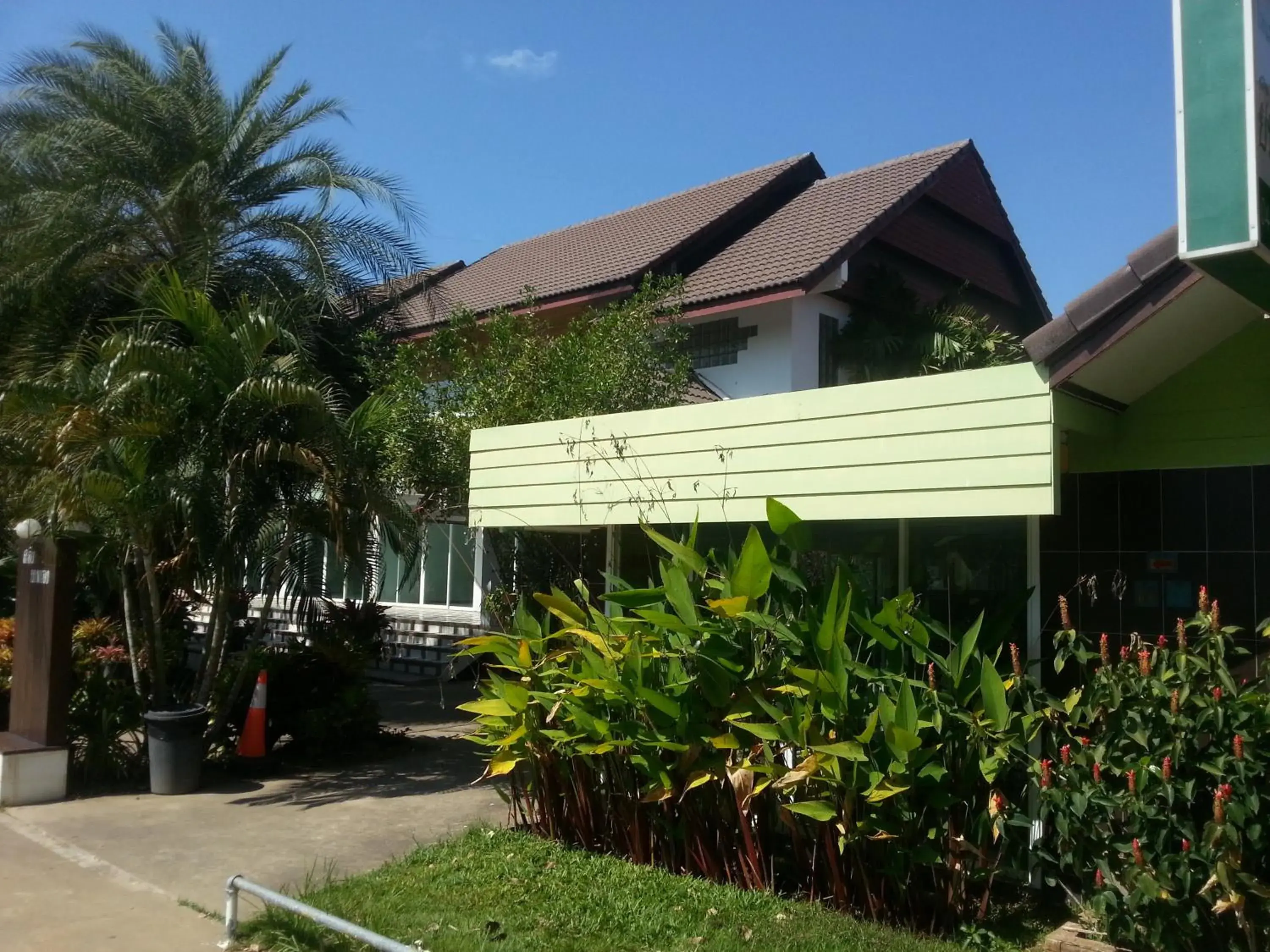 Property building in Thong Paeka Hotel Property building in Thong Paeka Hotel