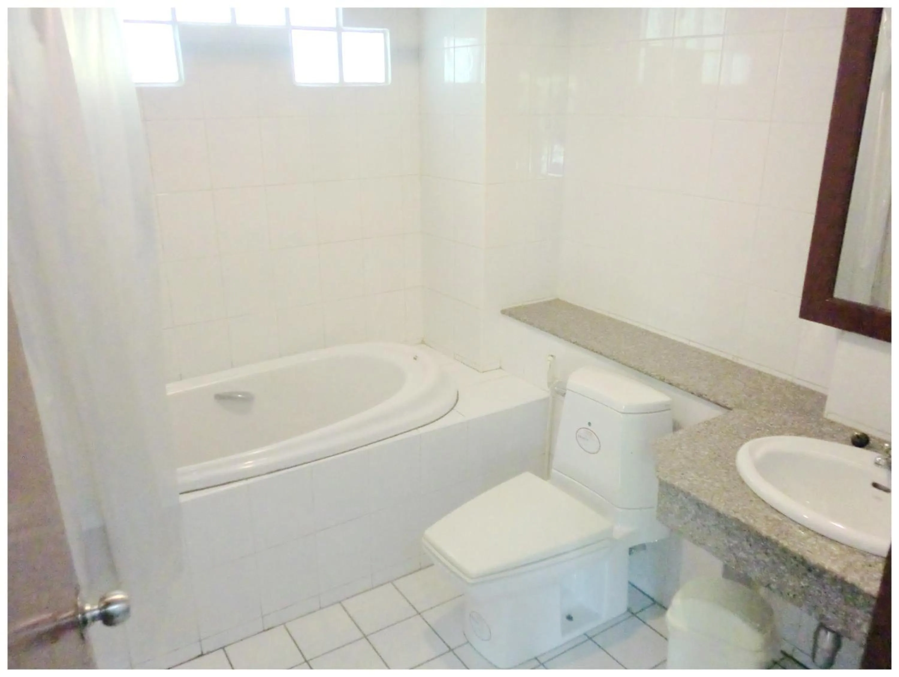 Bathroom in Thong Paeka Hotel