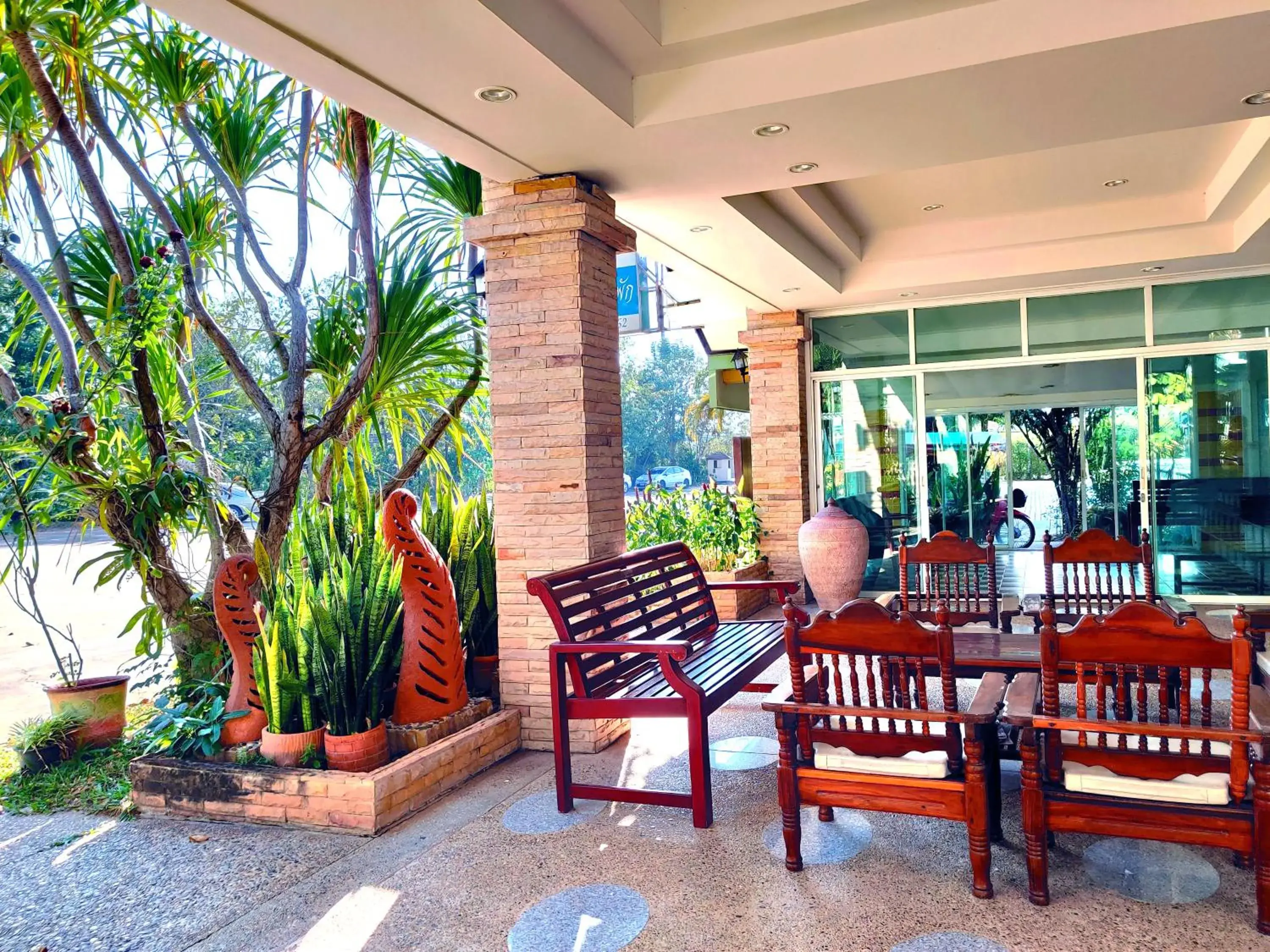 Property building in Thong Paeka Hotel Property building in Thong Paeka Hotel