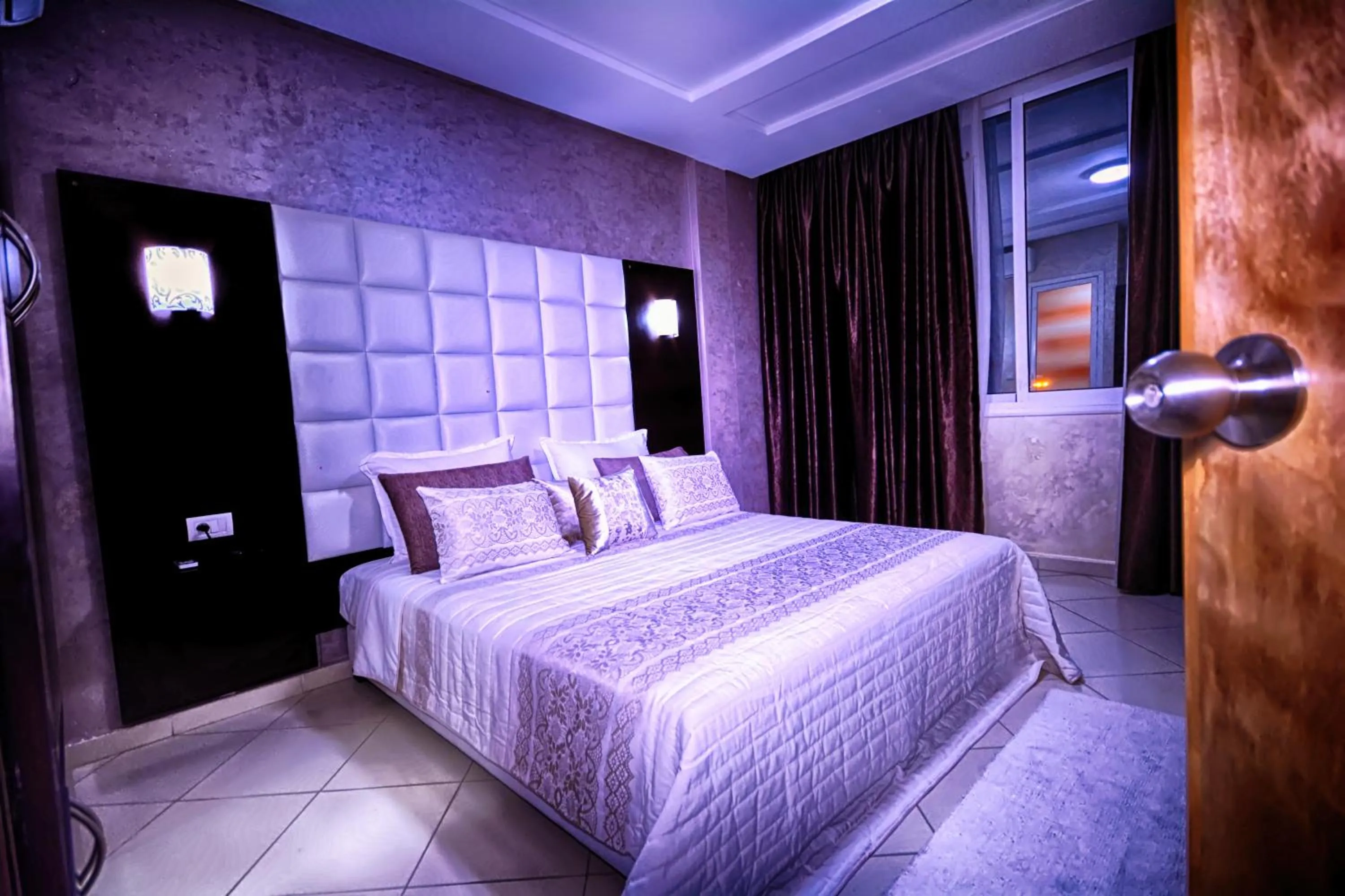 Photo of the whole room, Bed in Hotel Vents Des Iles