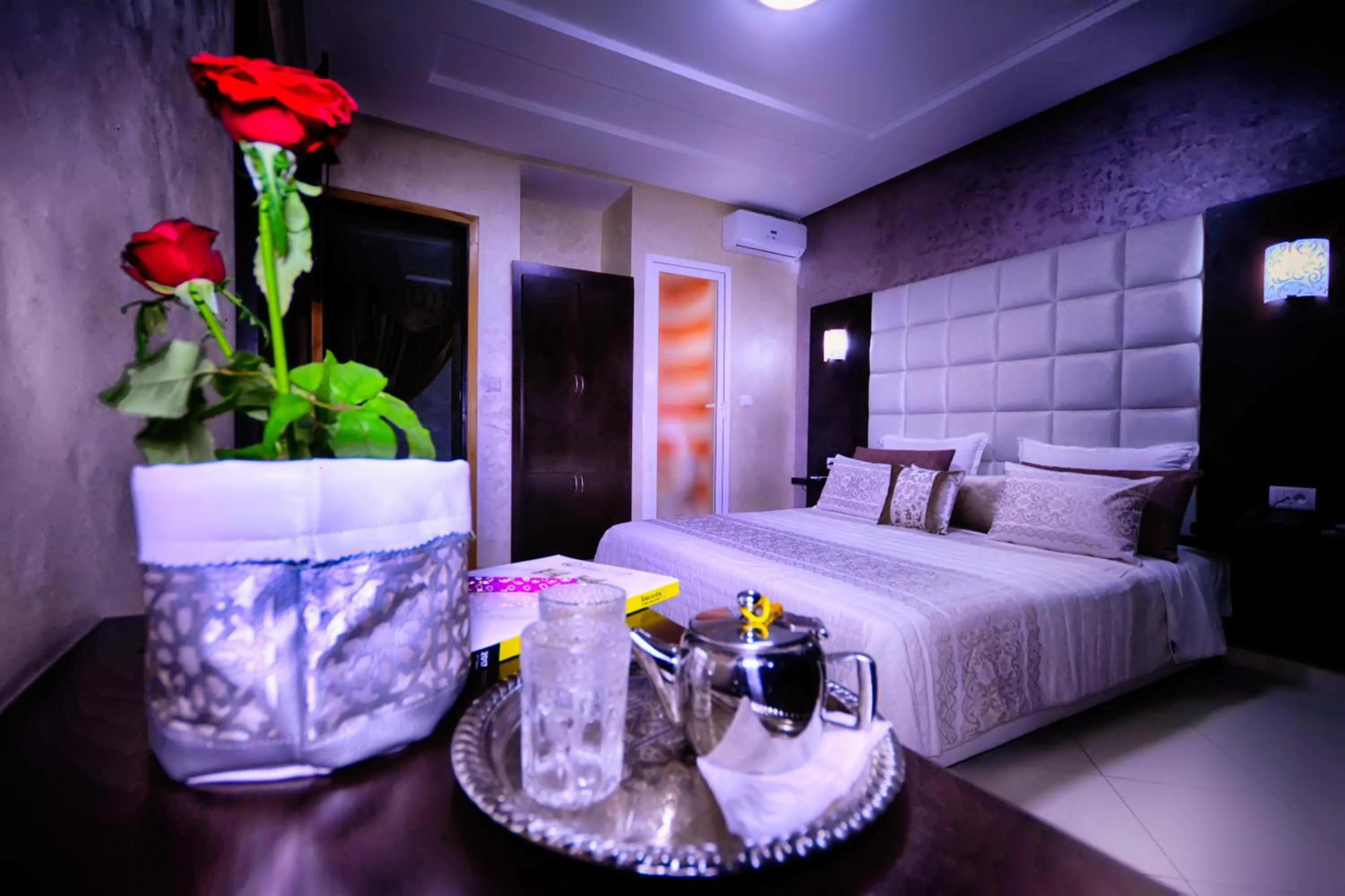 Photo of the whole room, Bed in Hotel Vents Des Iles