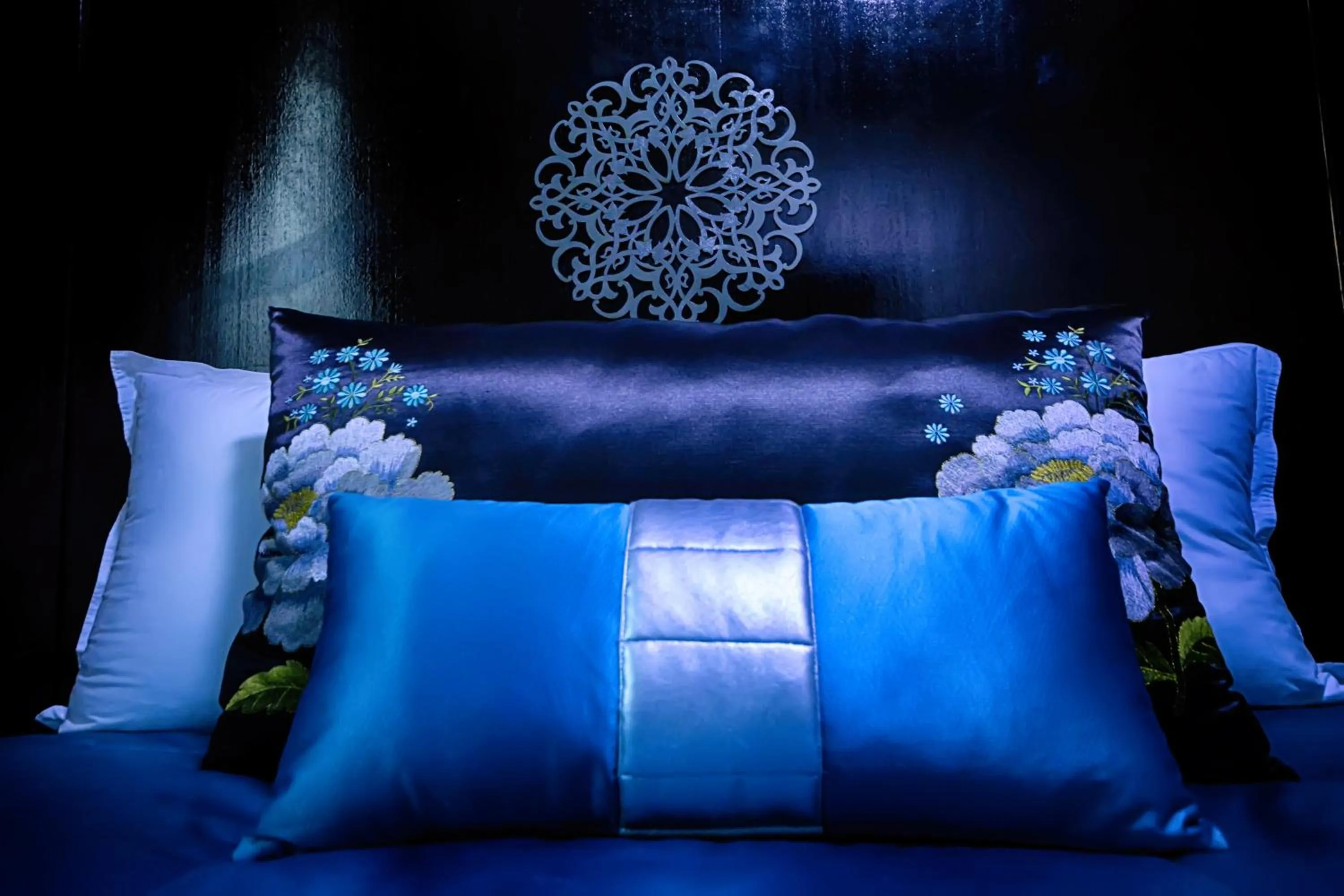 Seating area, Bed in Hotel Vents Des Iles