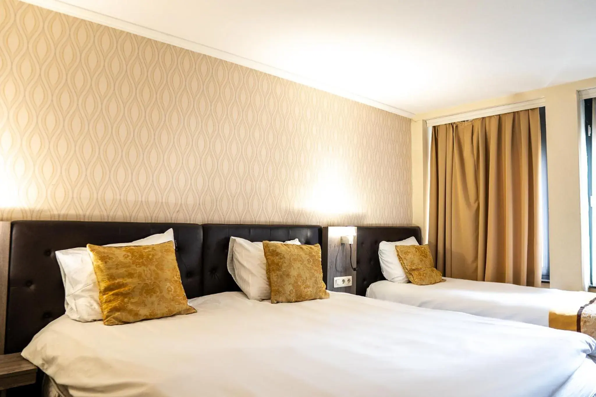 Comfort Triple Room in The Helmet Hotel Comfort Triple Room in The Helmet Hotel