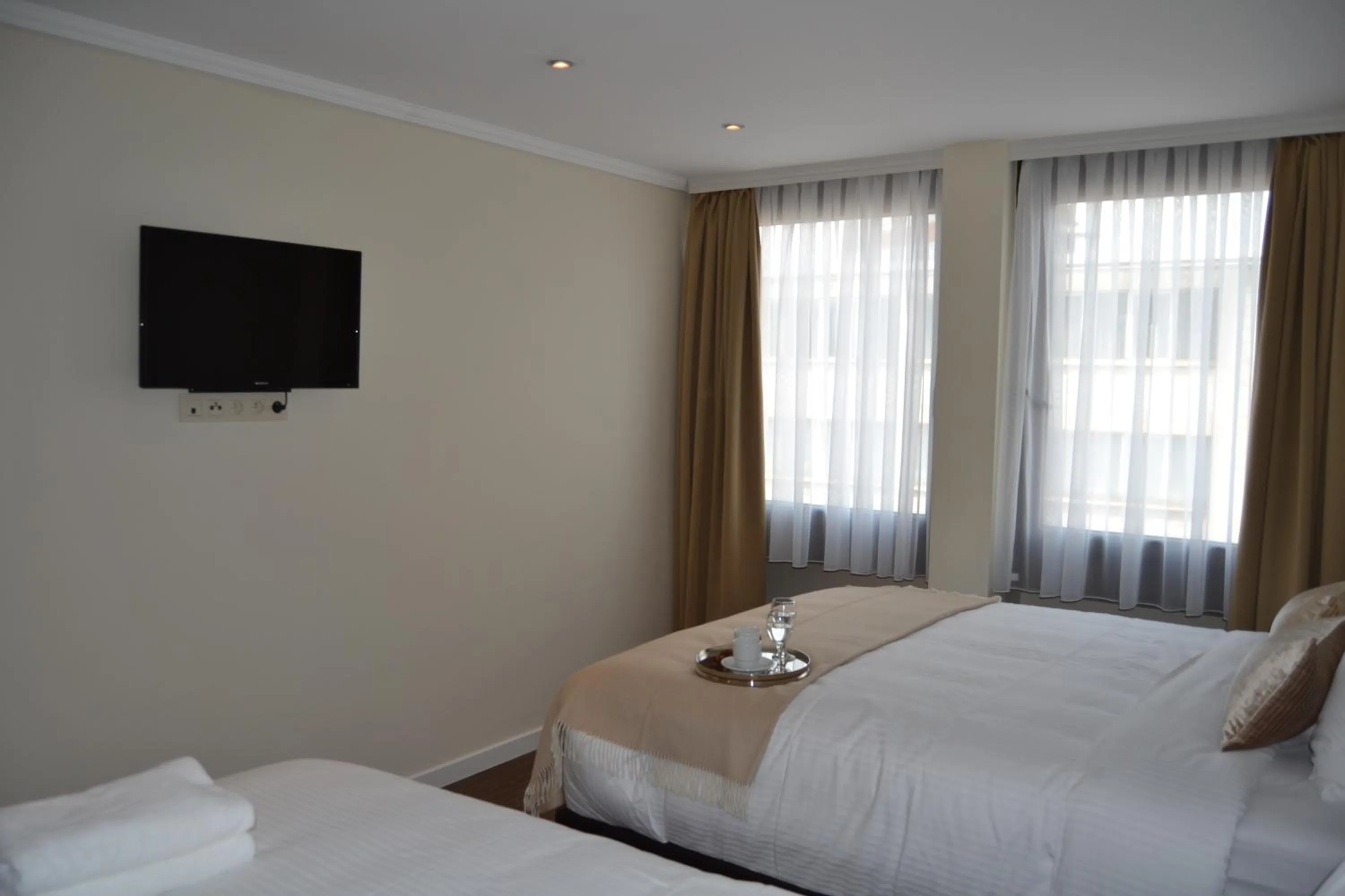 group of guests, Bed in The Helmet Hotel