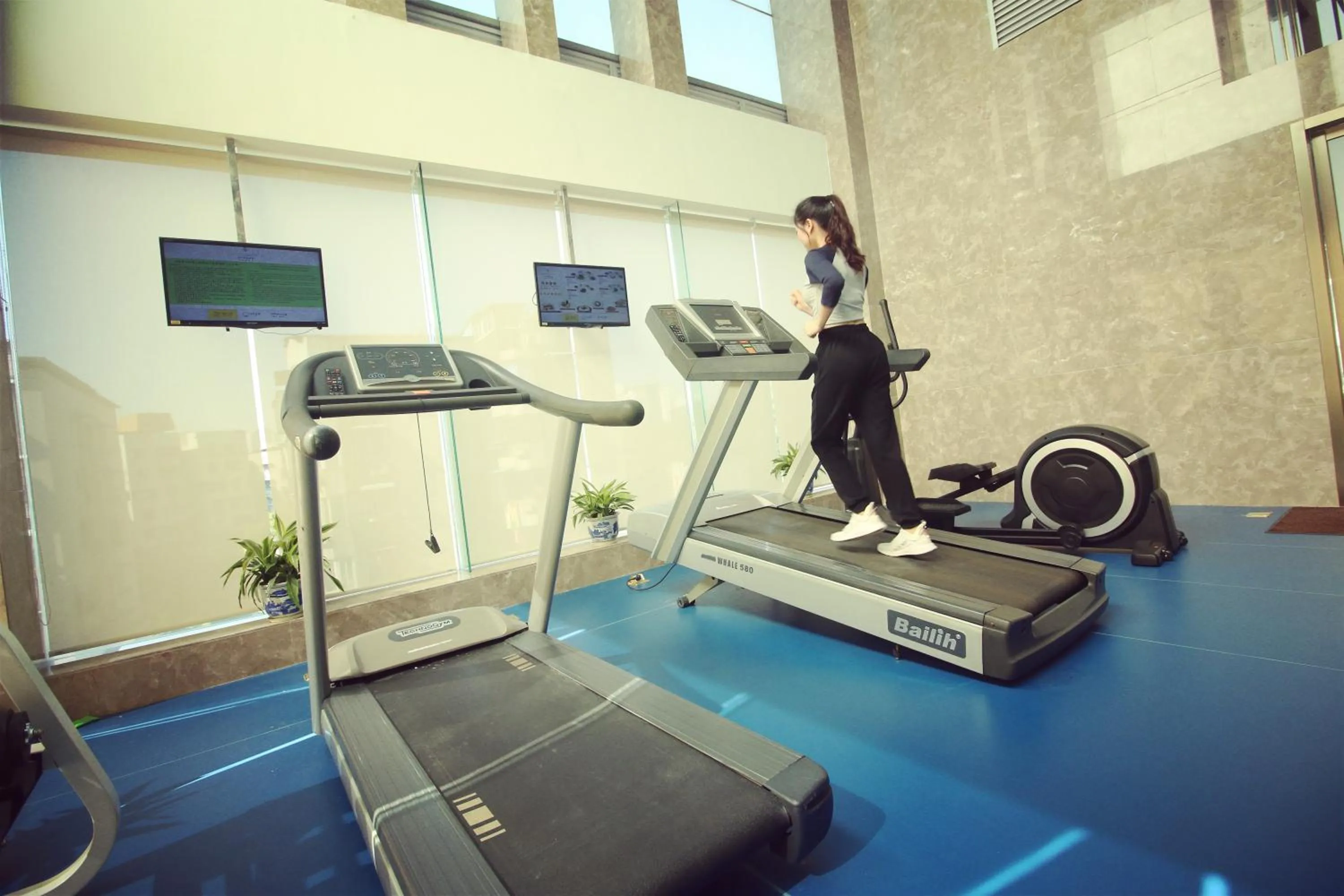 Fitness centre/facilities in Overseas Chinese Hotel Wenzhou