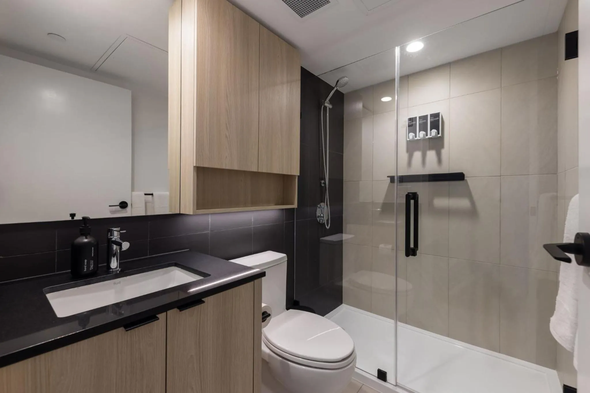 One-Bedroom Apartment in Keefer House
