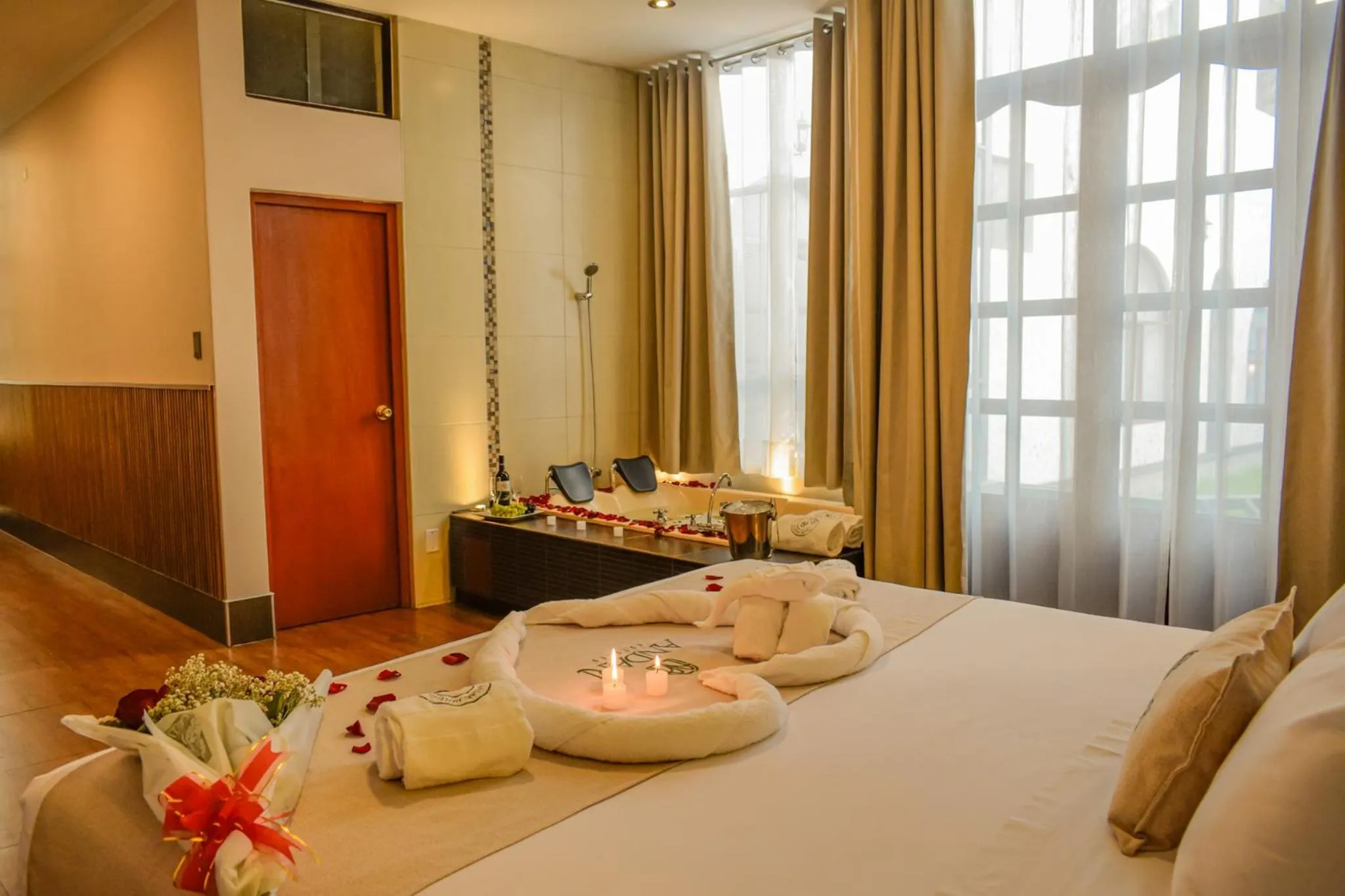 Suite with Hot Tub - single occupancy in Andari Hoteles