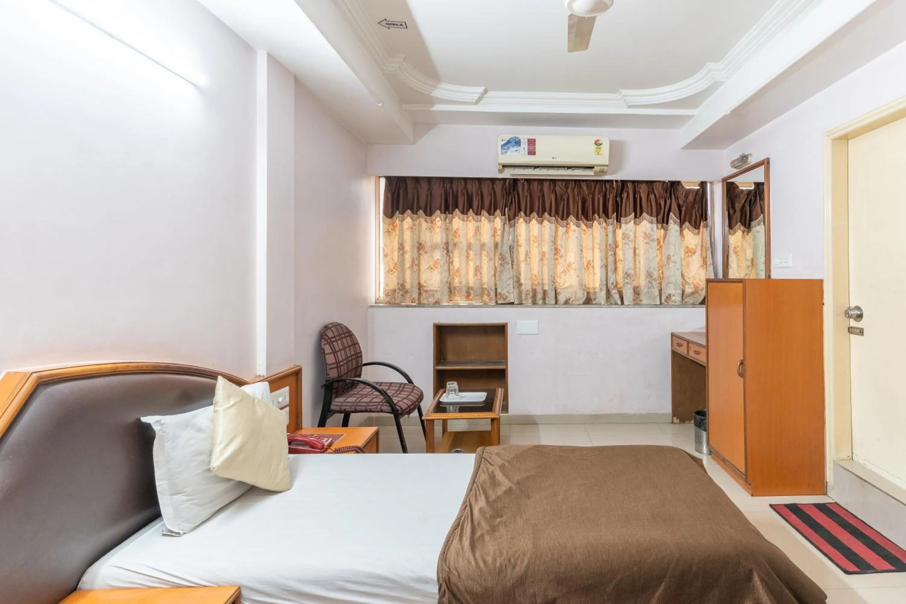 Photo of the whole room, Bed in Hotel Sanmati