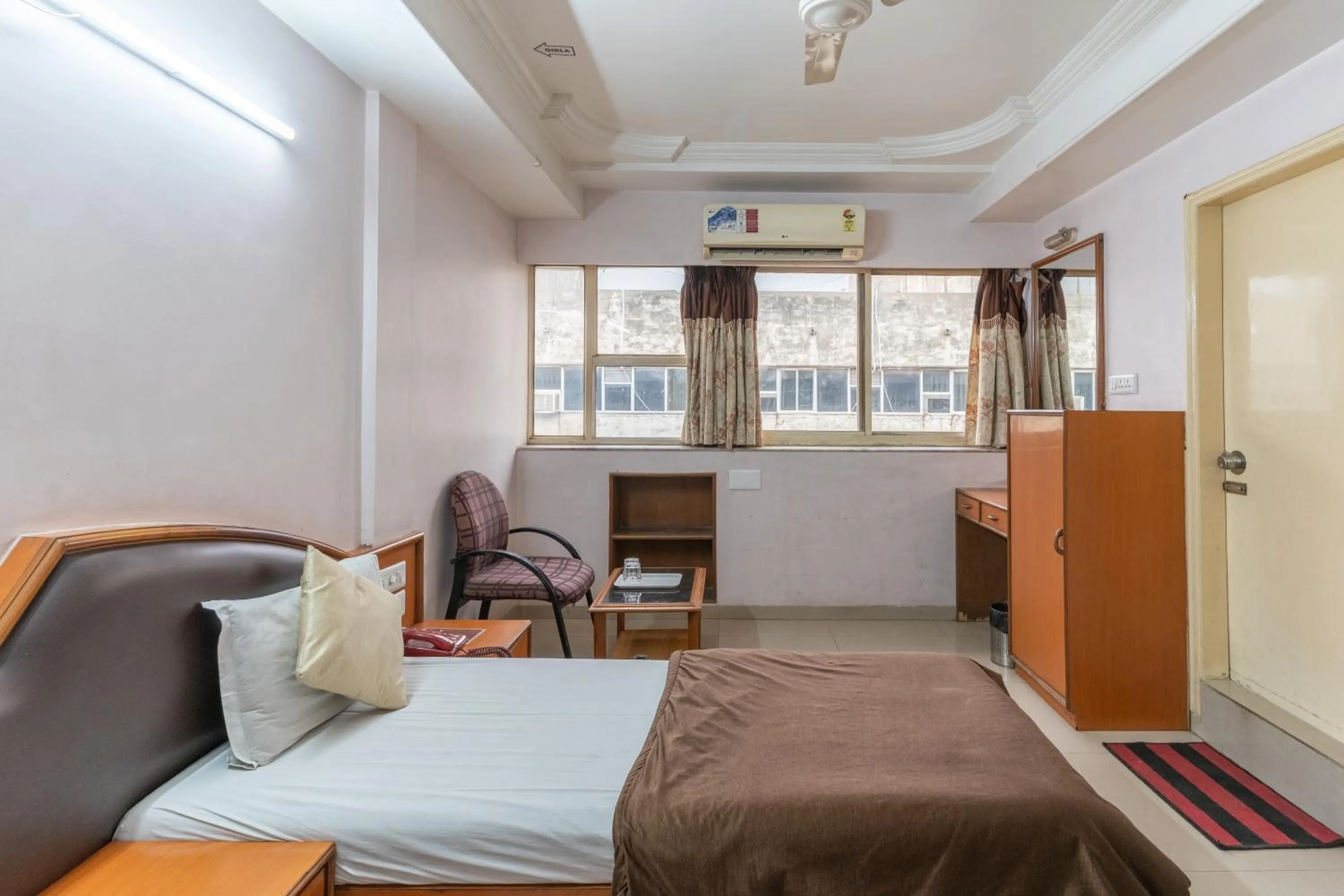 Bed in Hotel Sanmati