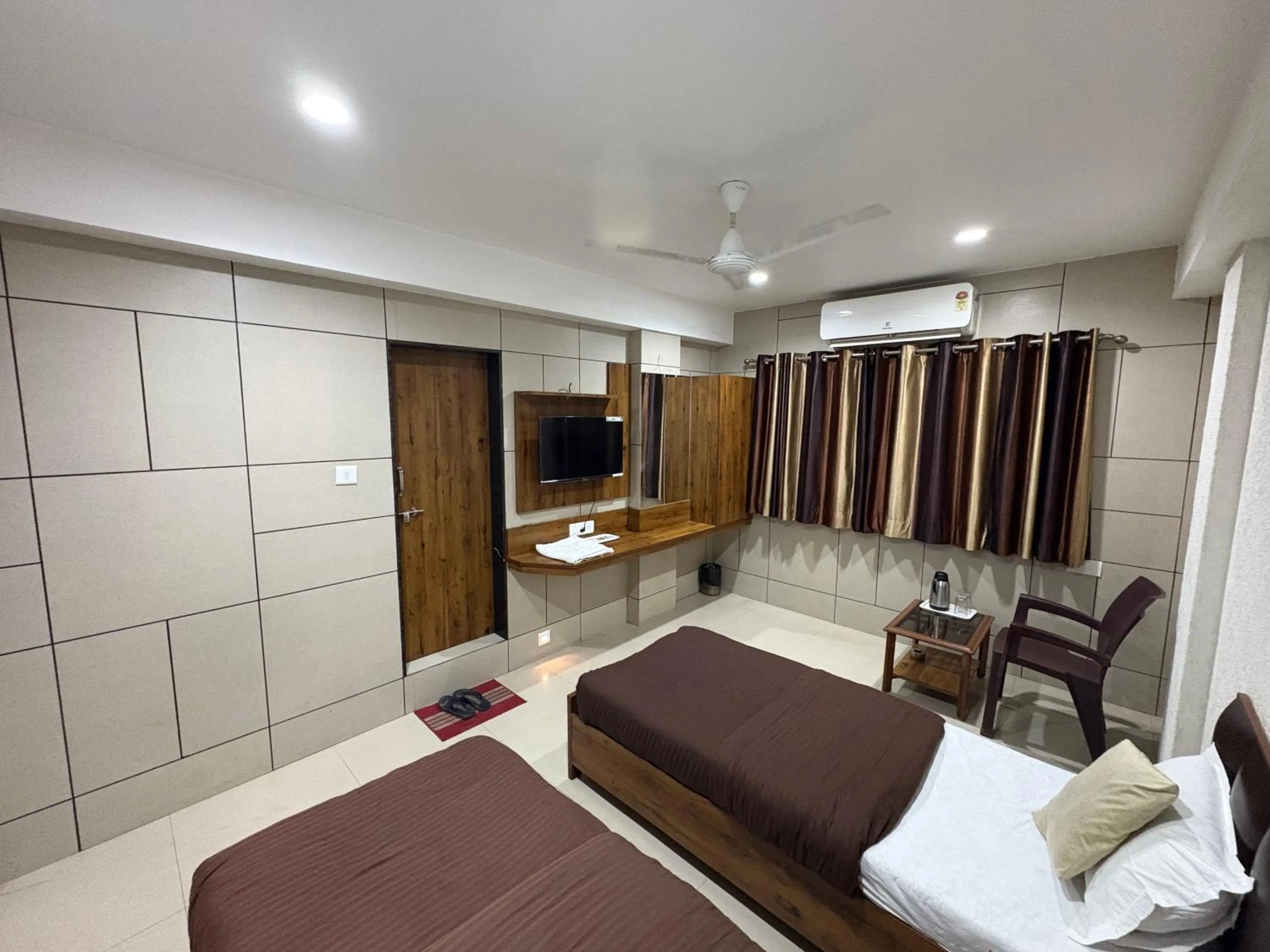 Bed in Hotel Sanmati