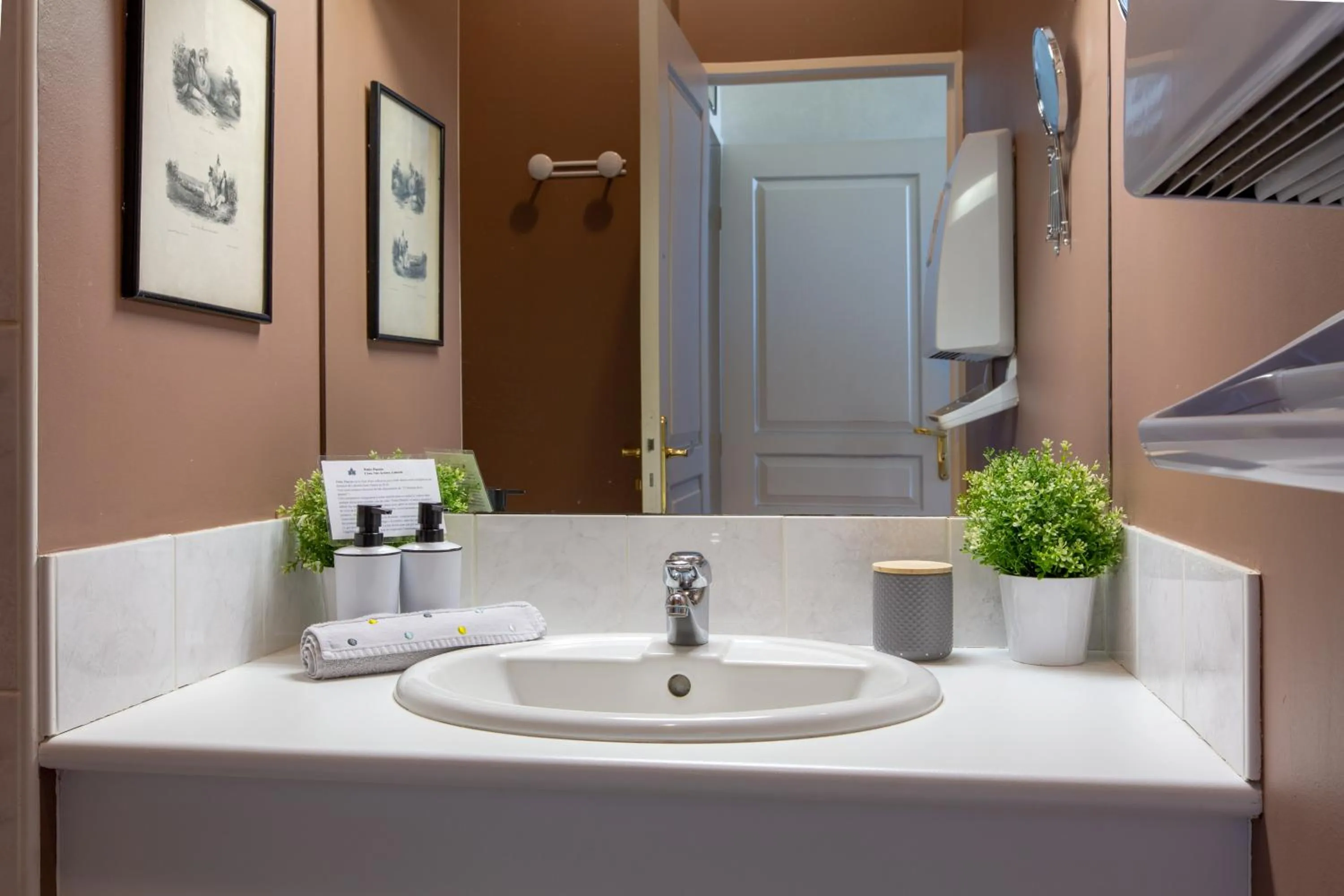Bathroom in Château Laborde Saint Martin