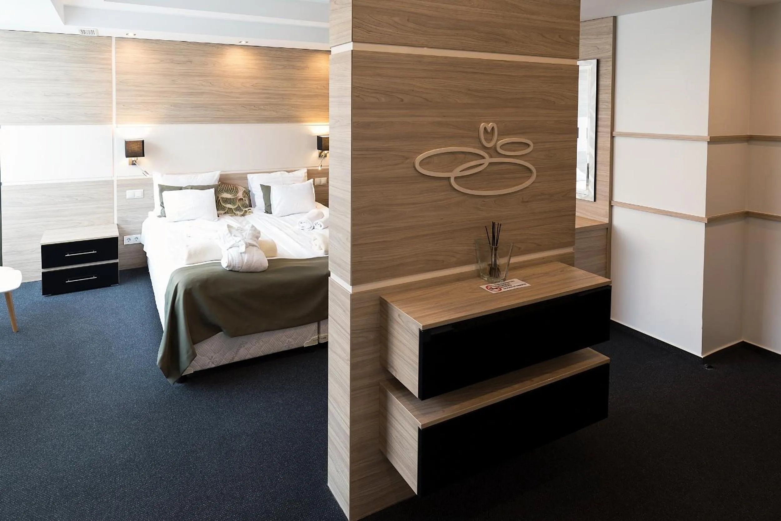 Bedroom, Bed in Hotel Zena Beauty & Shopping Center