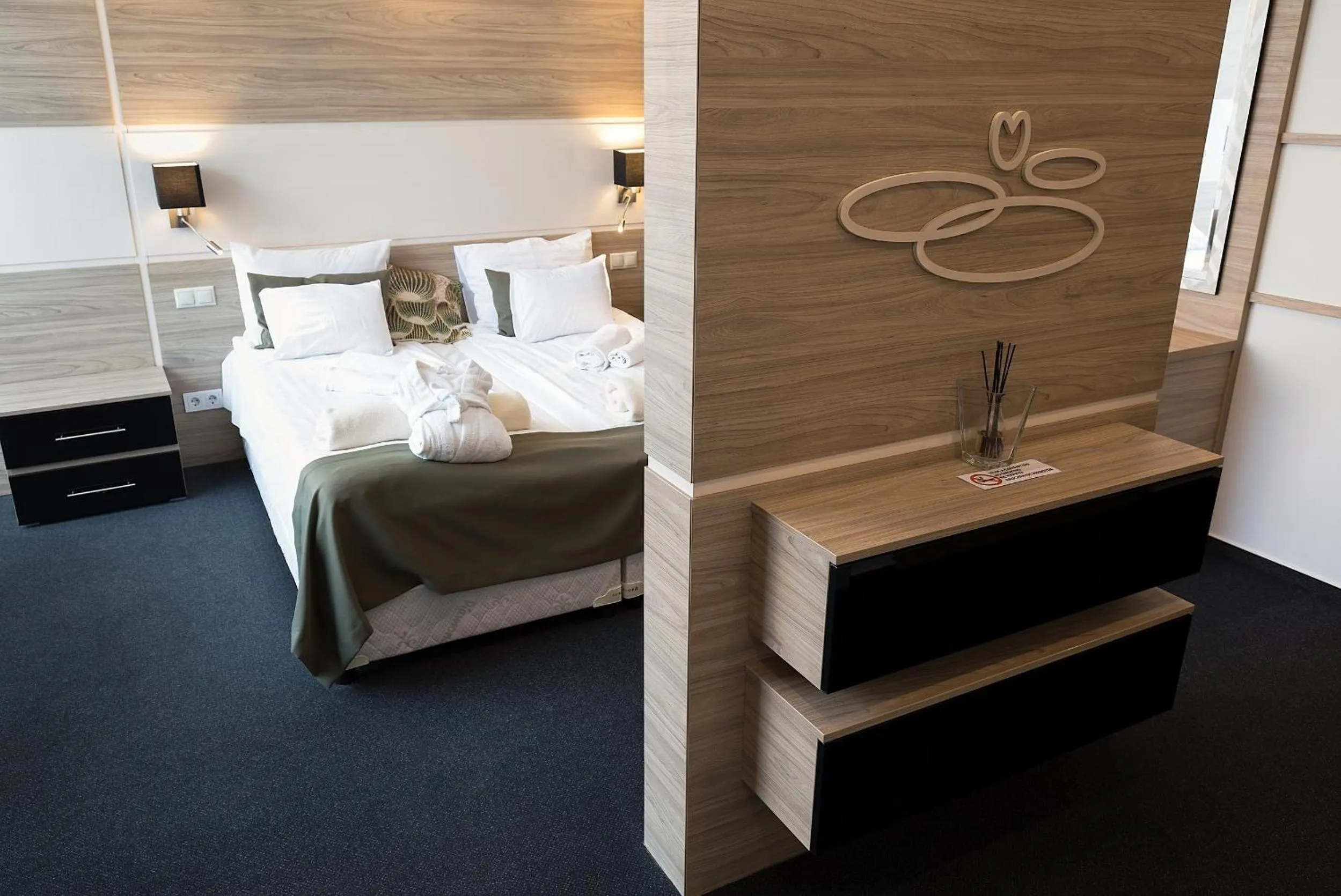 Bedroom, Bed in Hotel Zena Beauty & Shopping Center