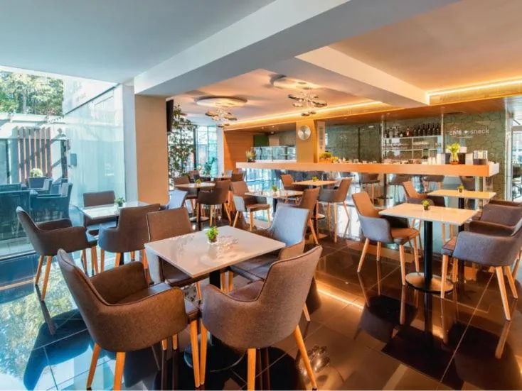 Restaurant/places to eat in Hotel Zena Beauty & Shopping Center