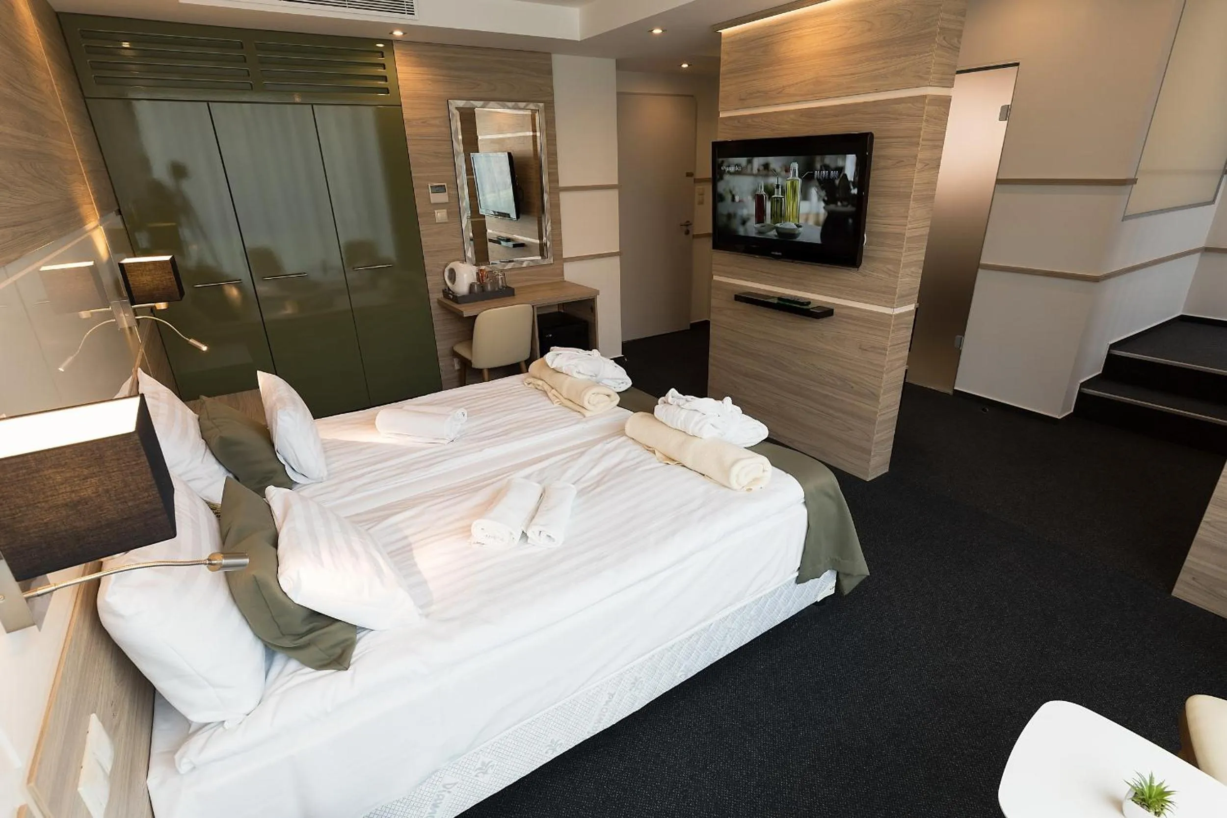 Bedroom, Bed in Hotel Zena Beauty & Shopping Center