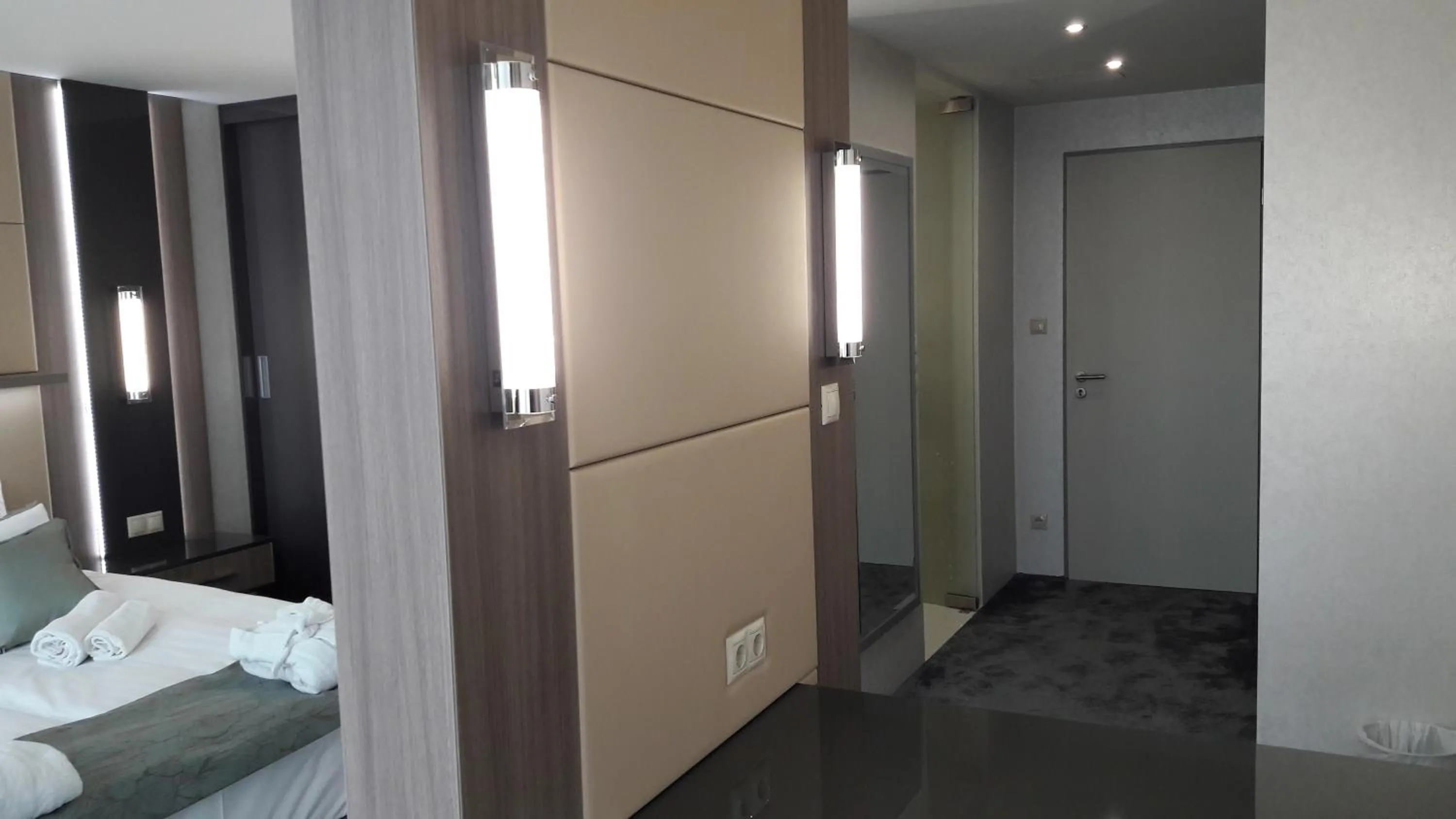 Bedroom, Bed in Hotel Zena Beauty & Shopping Center