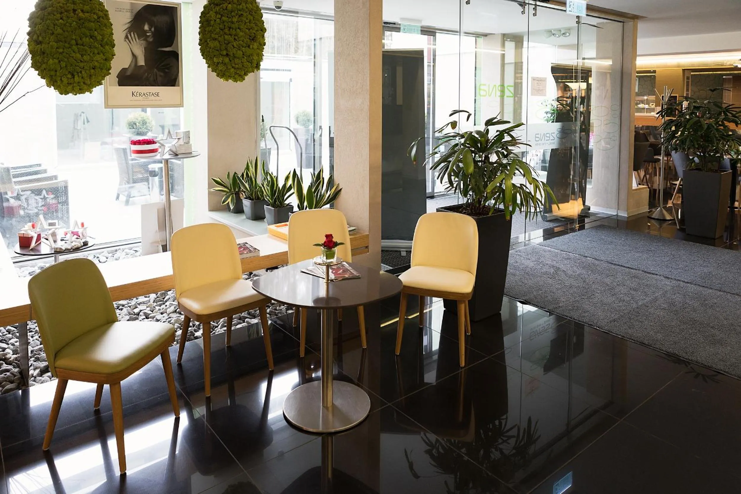 Lobby or reception in Hotel Zena Beauty & Shopping Center