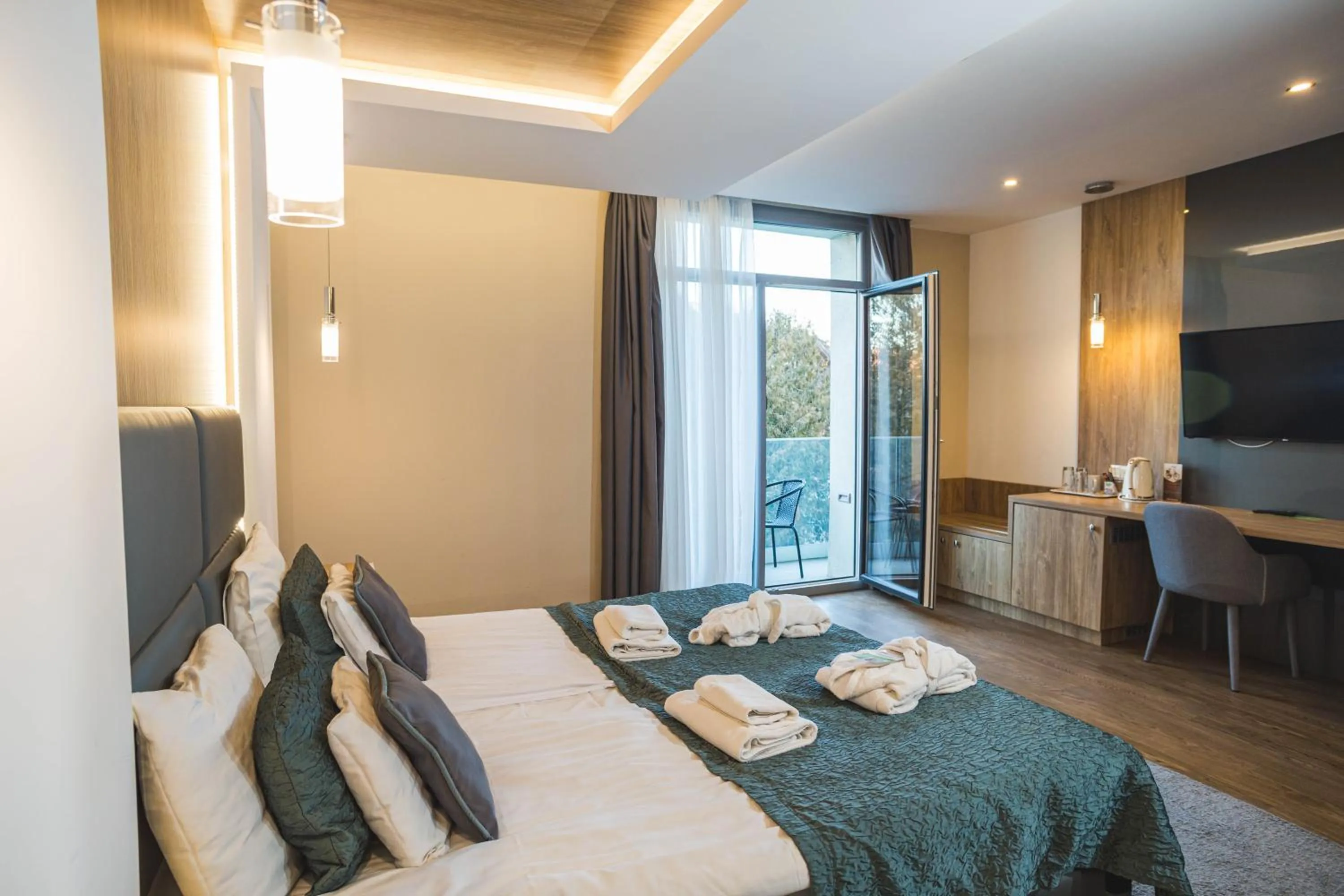 View (from property/room), Bed in Hotel Zena Beauty & Shopping Center