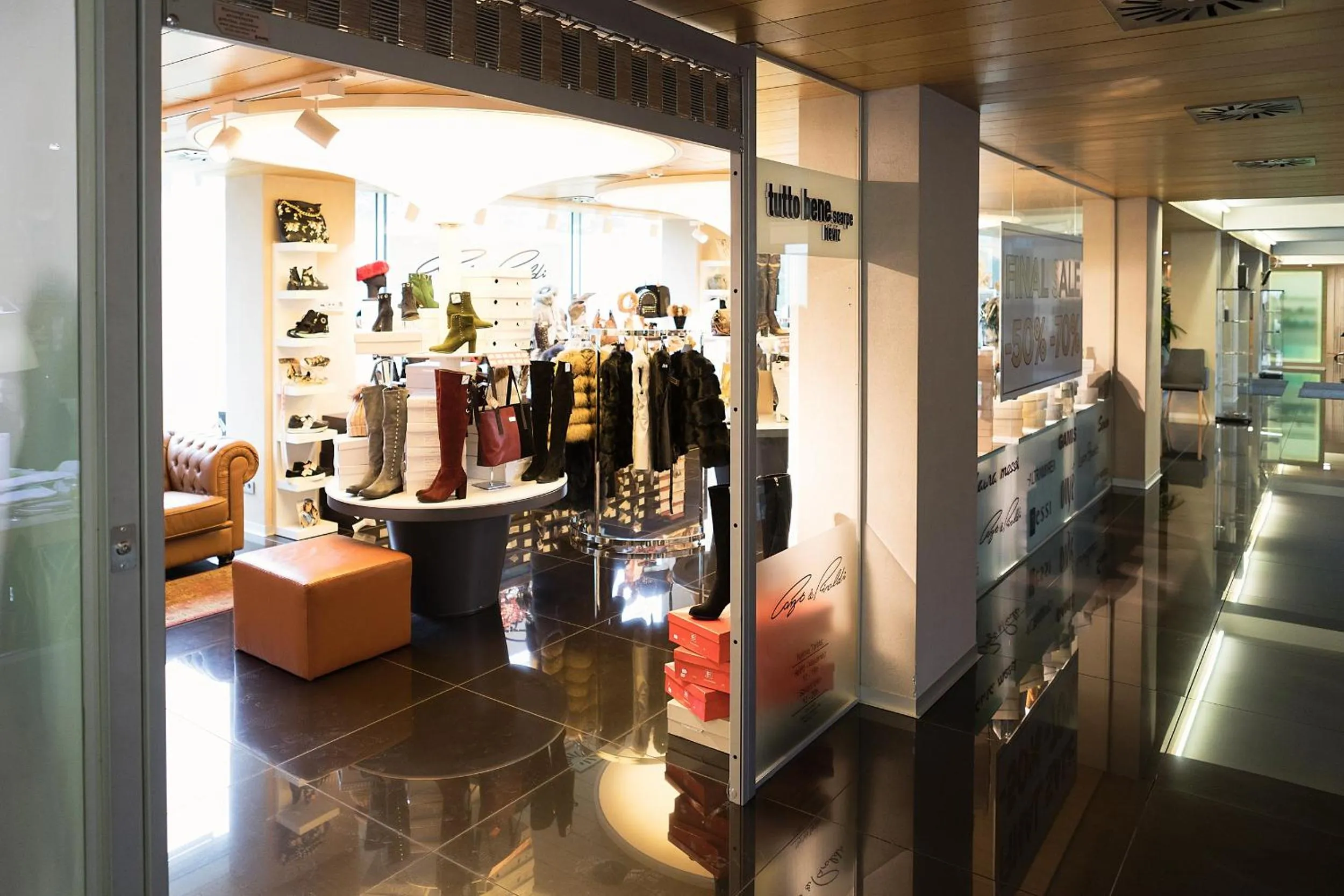 Business facilities in Hotel Zena Beauty & Shopping Center