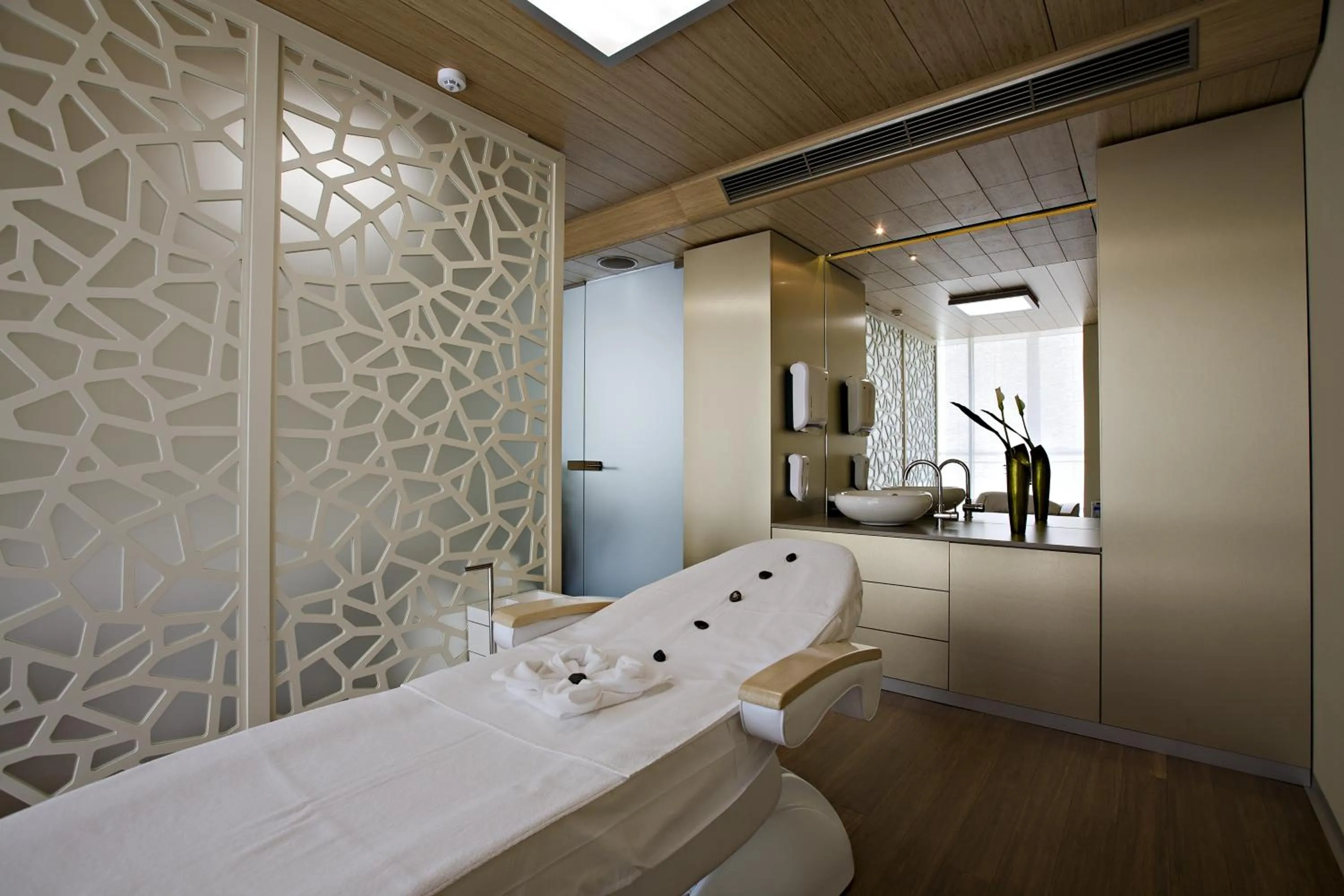 Area and facilities in Hotel Zena Beauty & Shopping Center