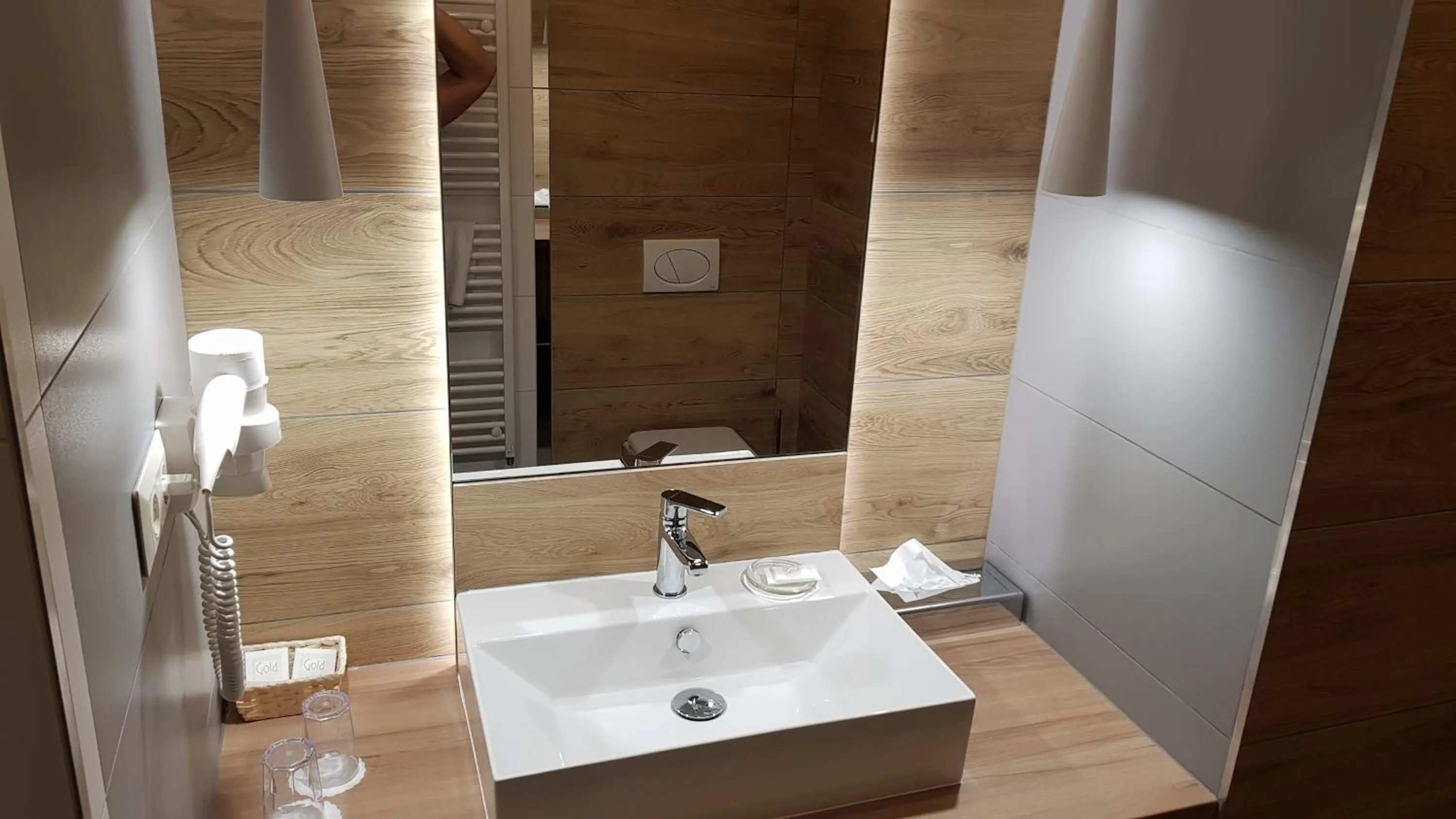 Bathroom in Hotel Zena Beauty & Shopping Center