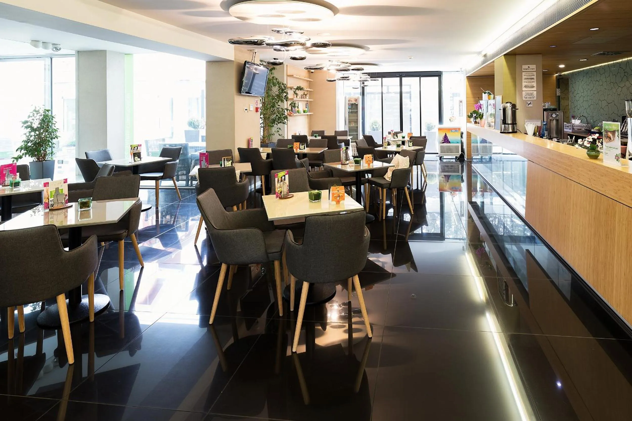 Lounge or bar in Hotel Zena Beauty & Shopping Center