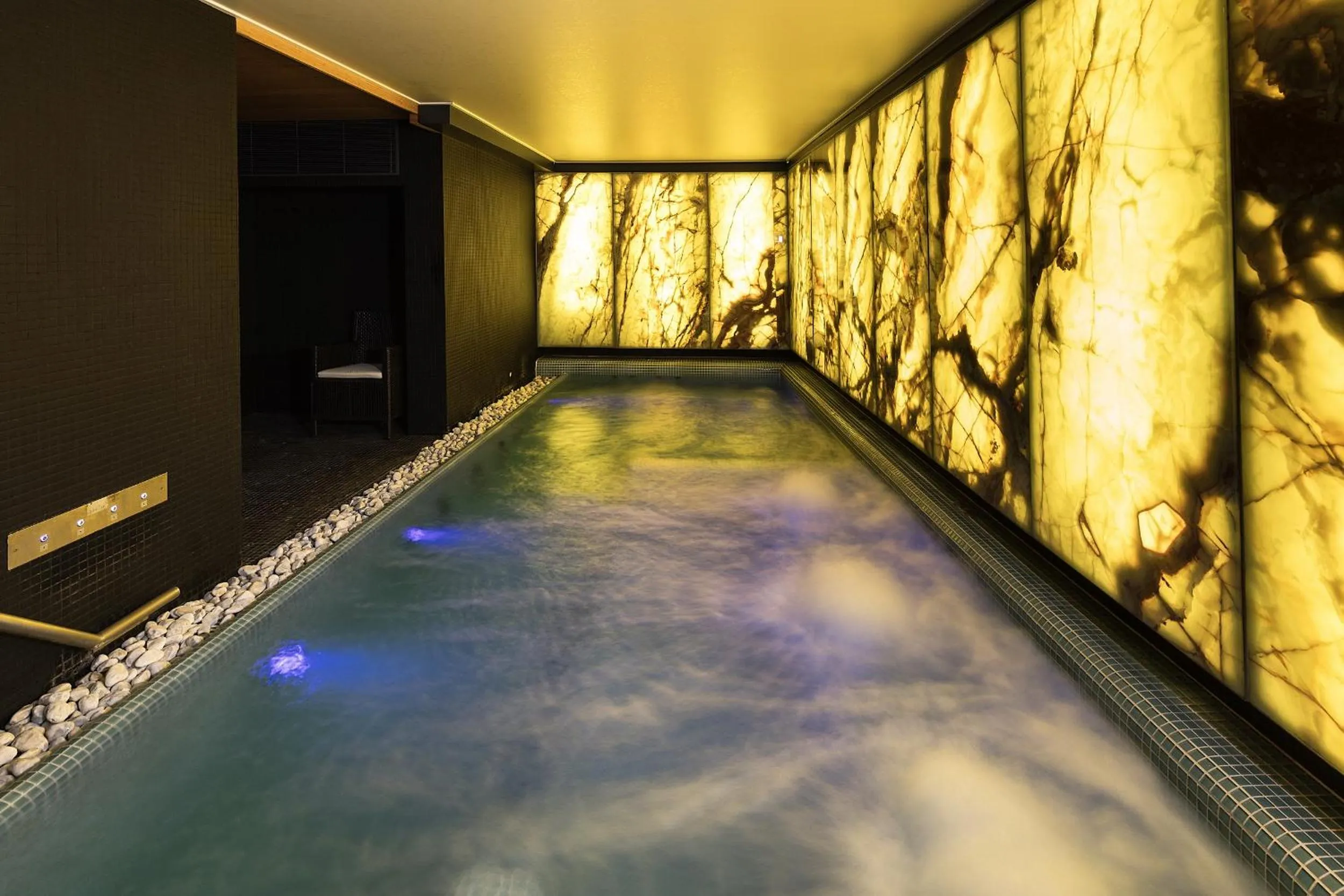 Hot Tub in Hotel Zena Beauty & Shopping Center