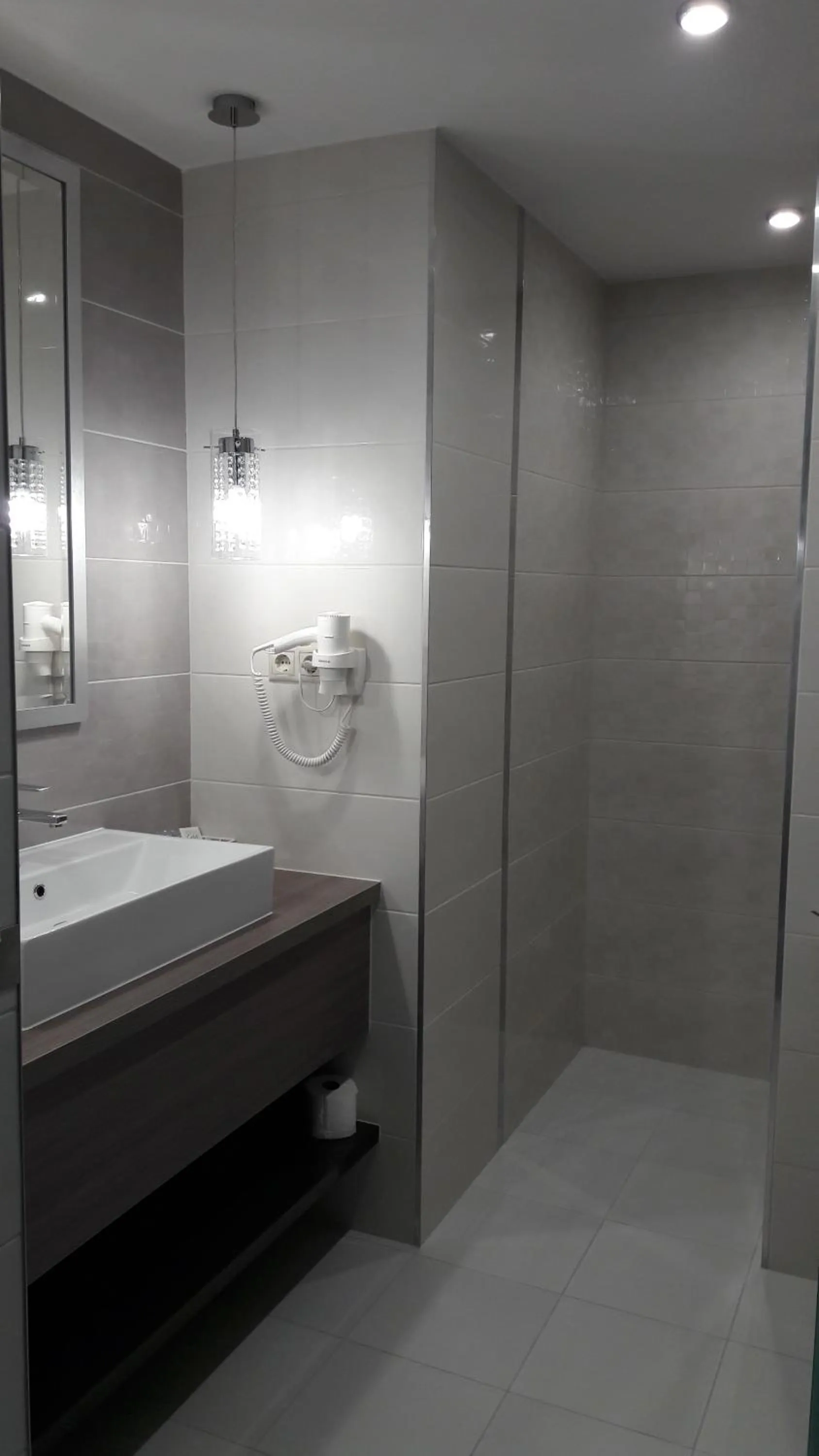 Bathroom in Hotel Zena Beauty & Shopping Center