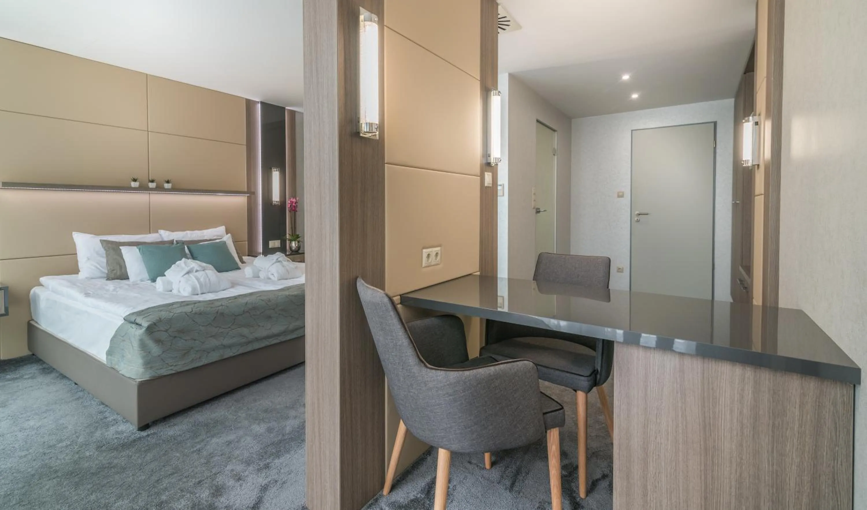 Photo of the whole room, Bed in Hotel Zena Beauty & Shopping Center