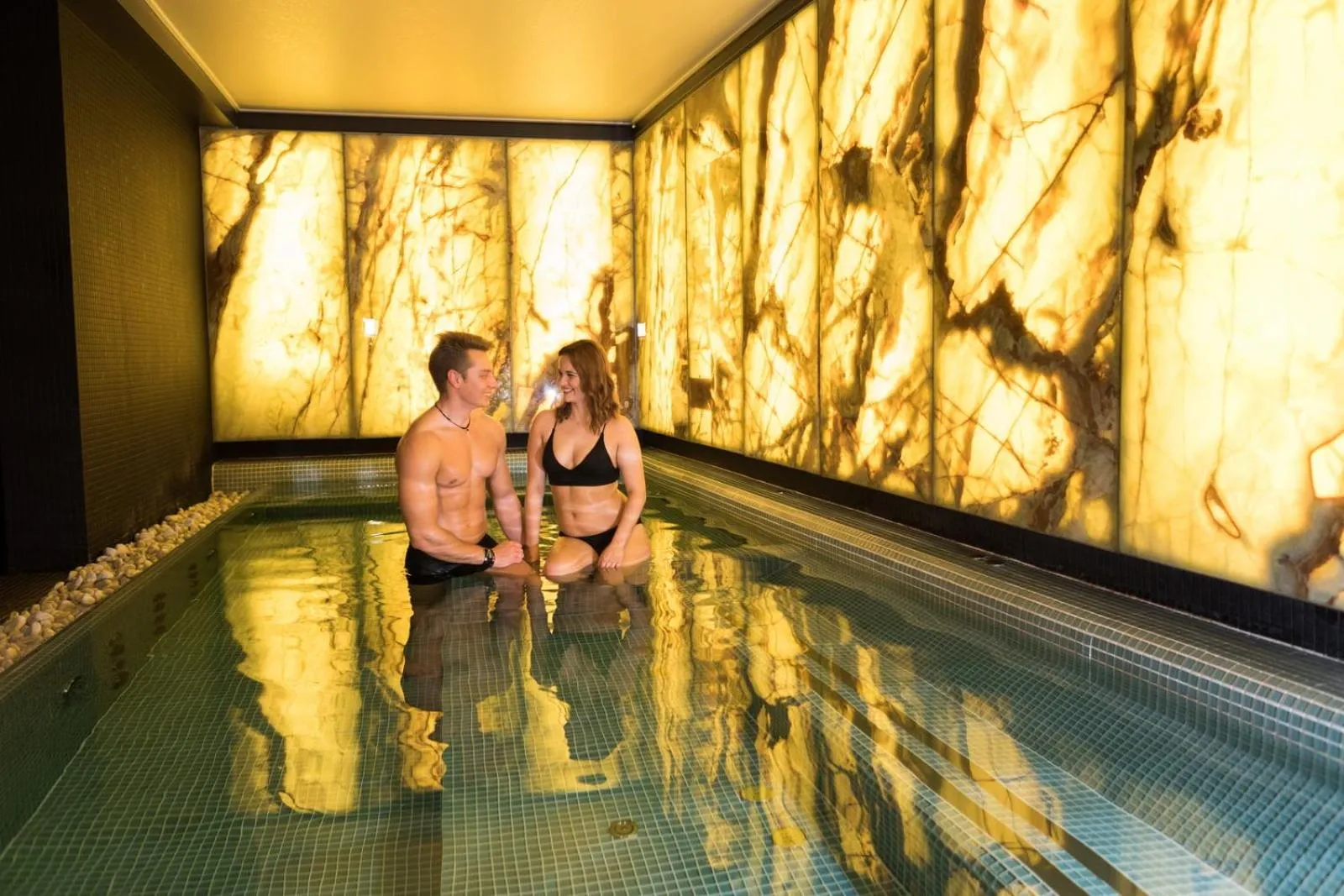 Hot Tub in Hotel Zena Beauty & Shopping Center