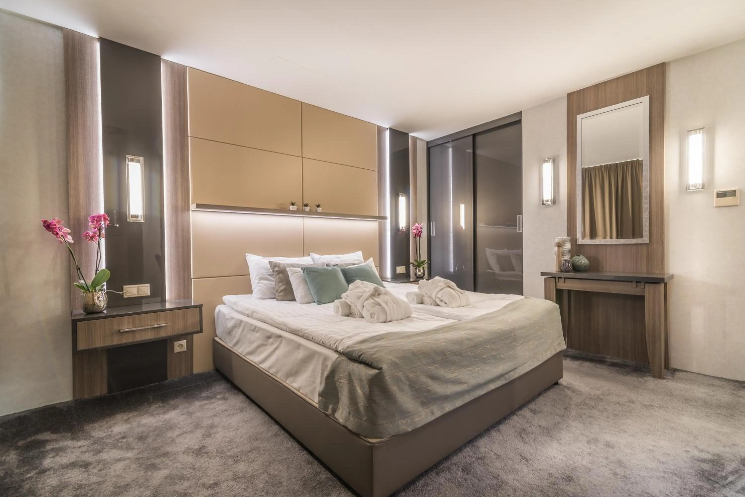 Bedroom, Bed in Hotel Zena Beauty & Shopping Center