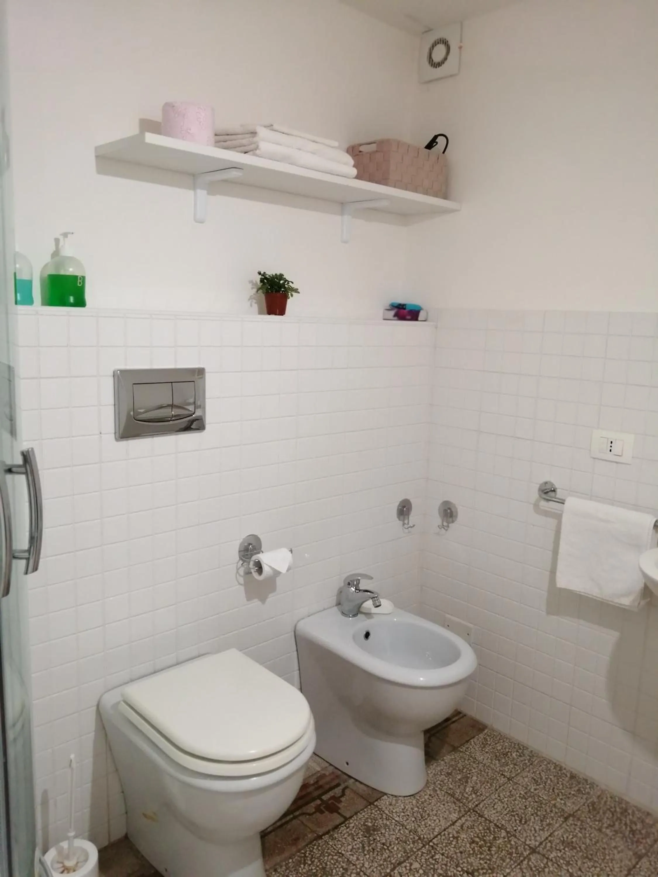 Bathroom in Elianthos B&B