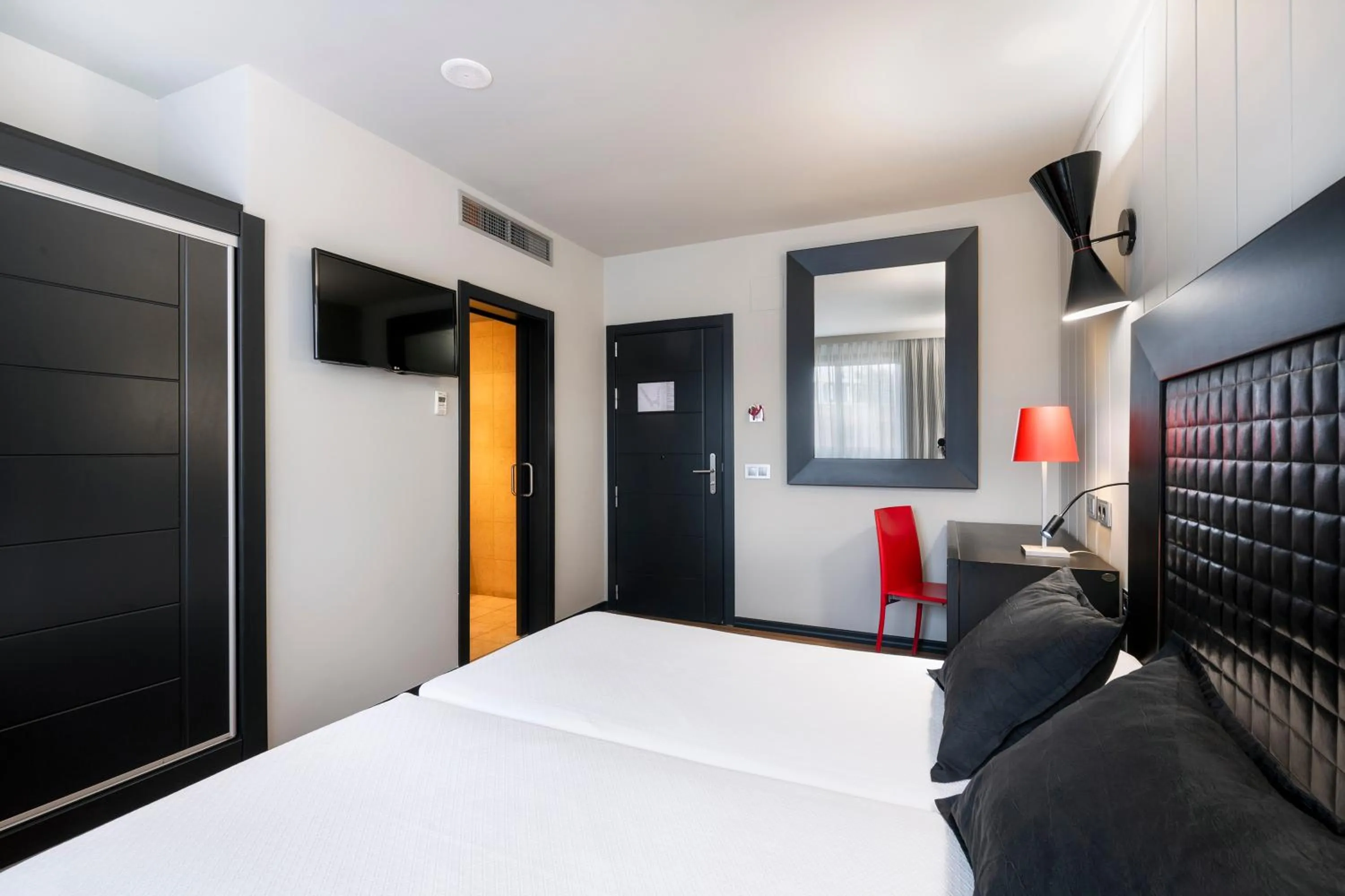Bedroom, Bed in Salles Hotel Aeroport de Girona