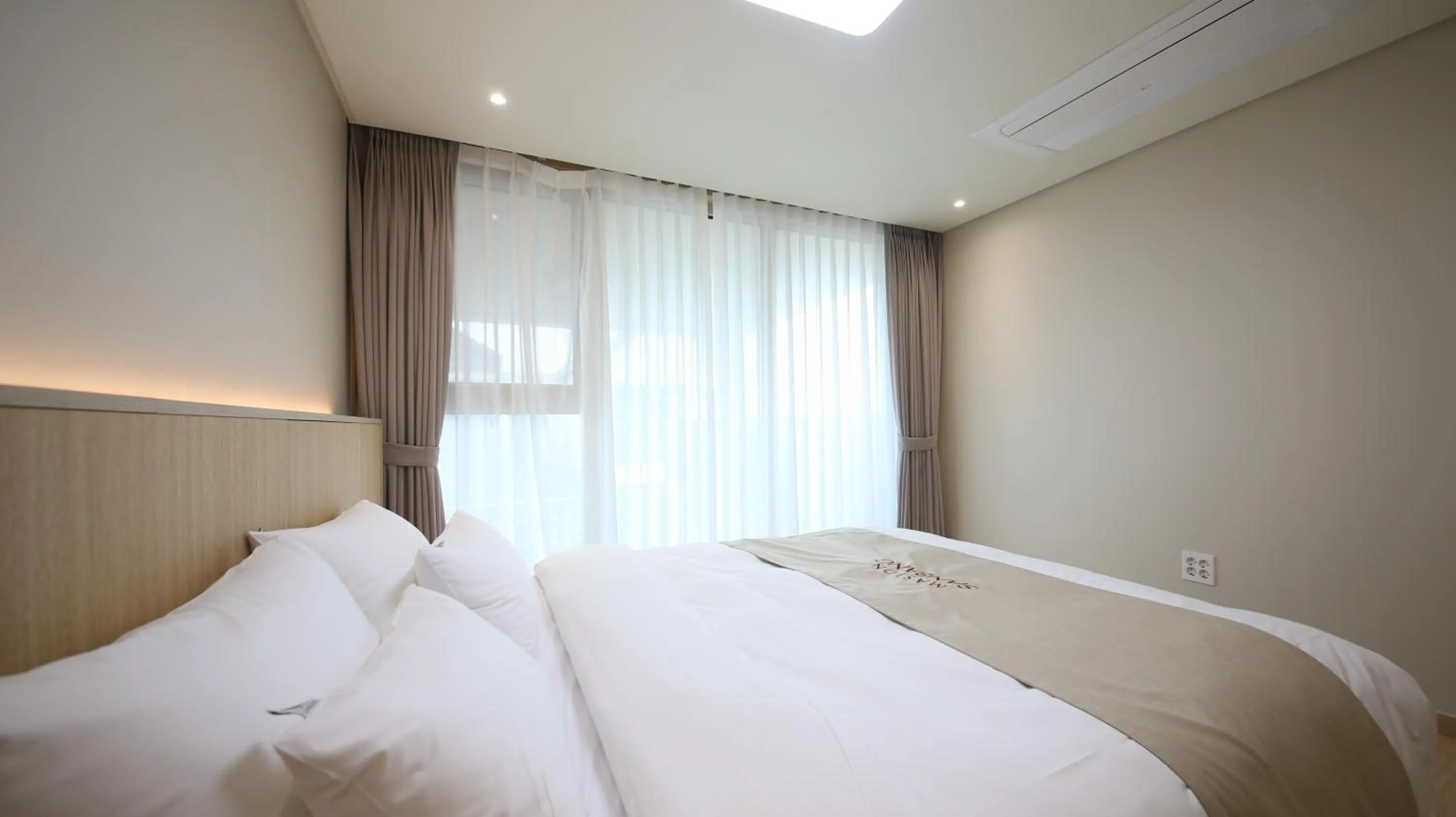 Three-Bedroom Villa in Masion Sanbang Jeju