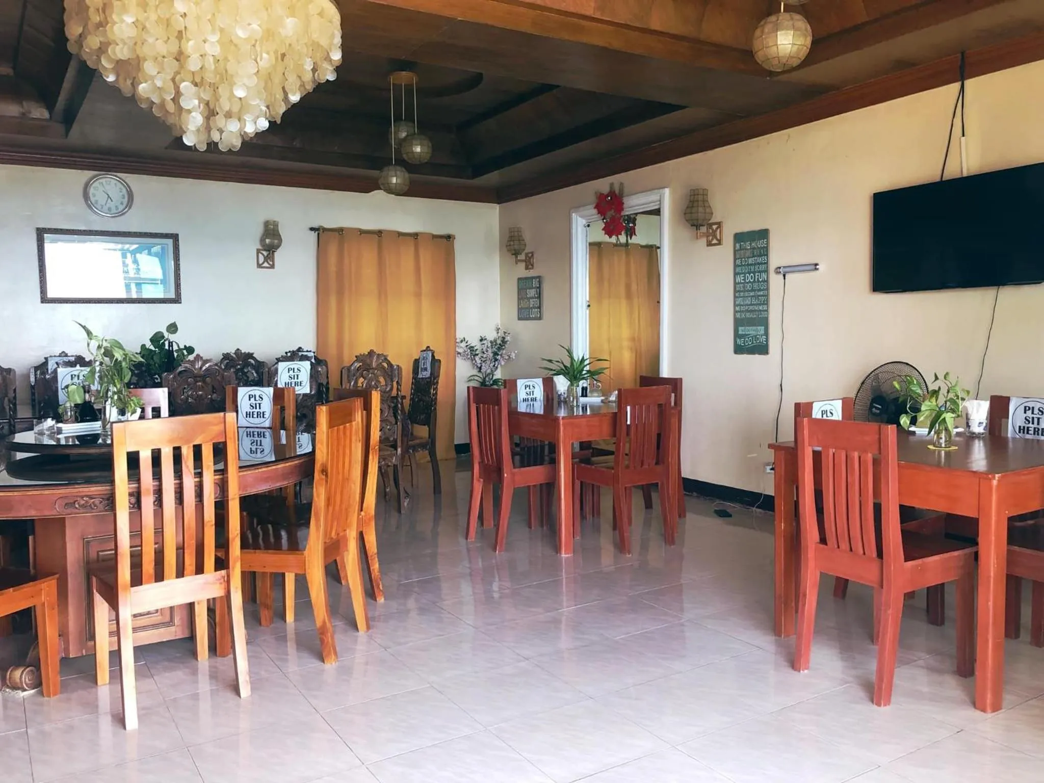 Communal lounge/ TV room in The Lighthouse Resort