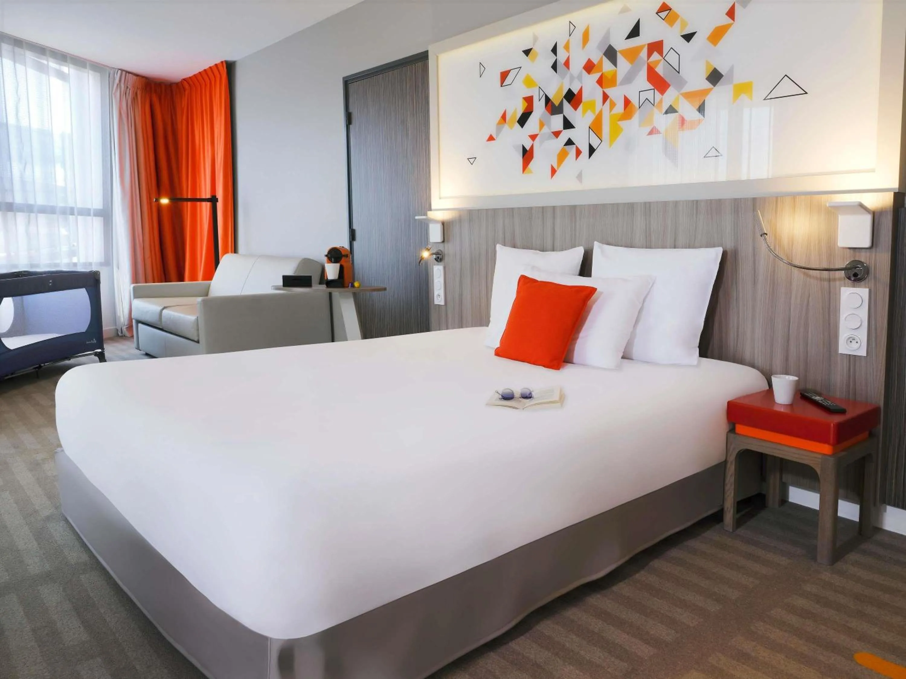 Bedroom, Bed in Mercure Toulouse Sud