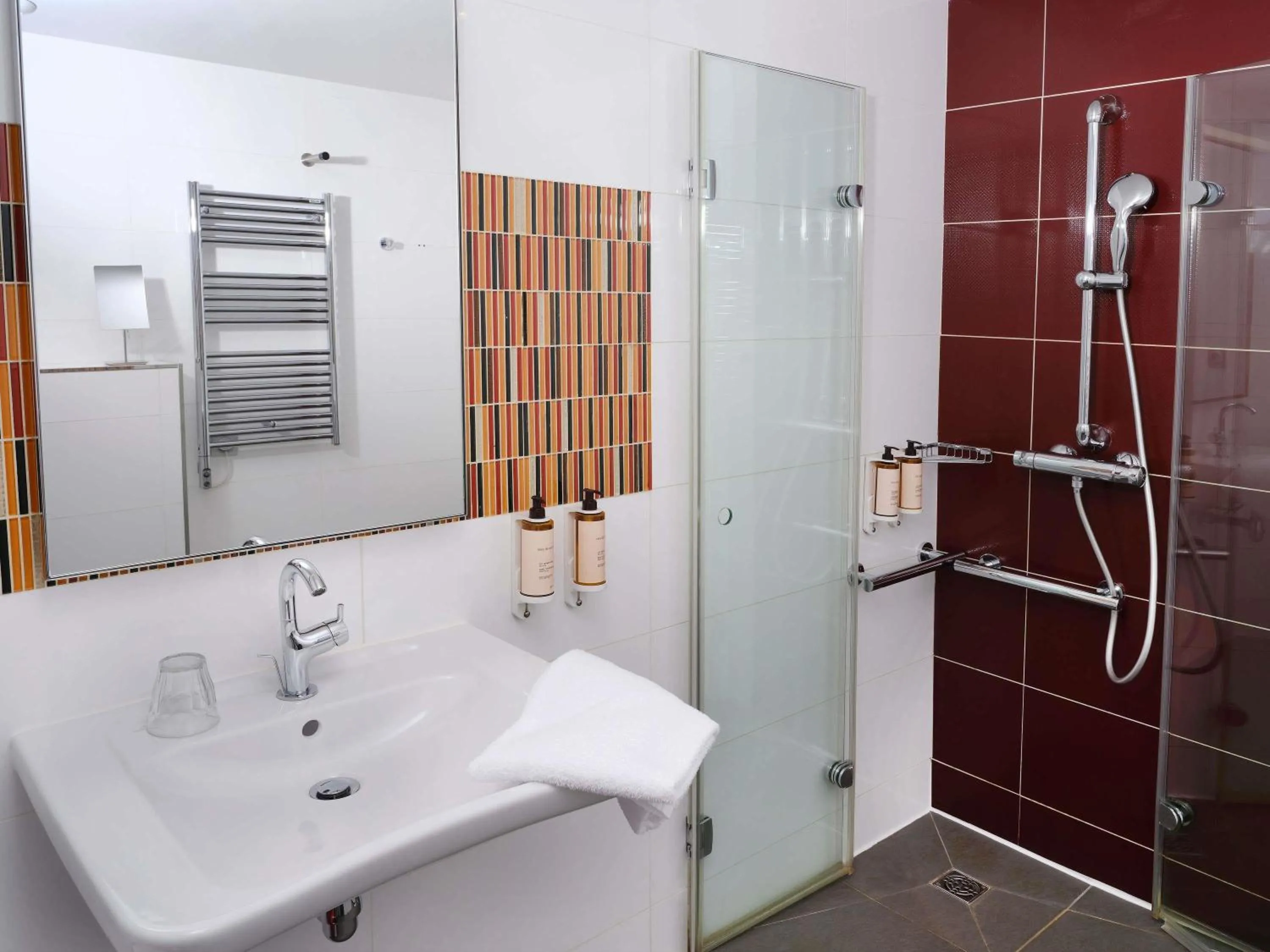 Bedroom in Mercure Toulouse Sud