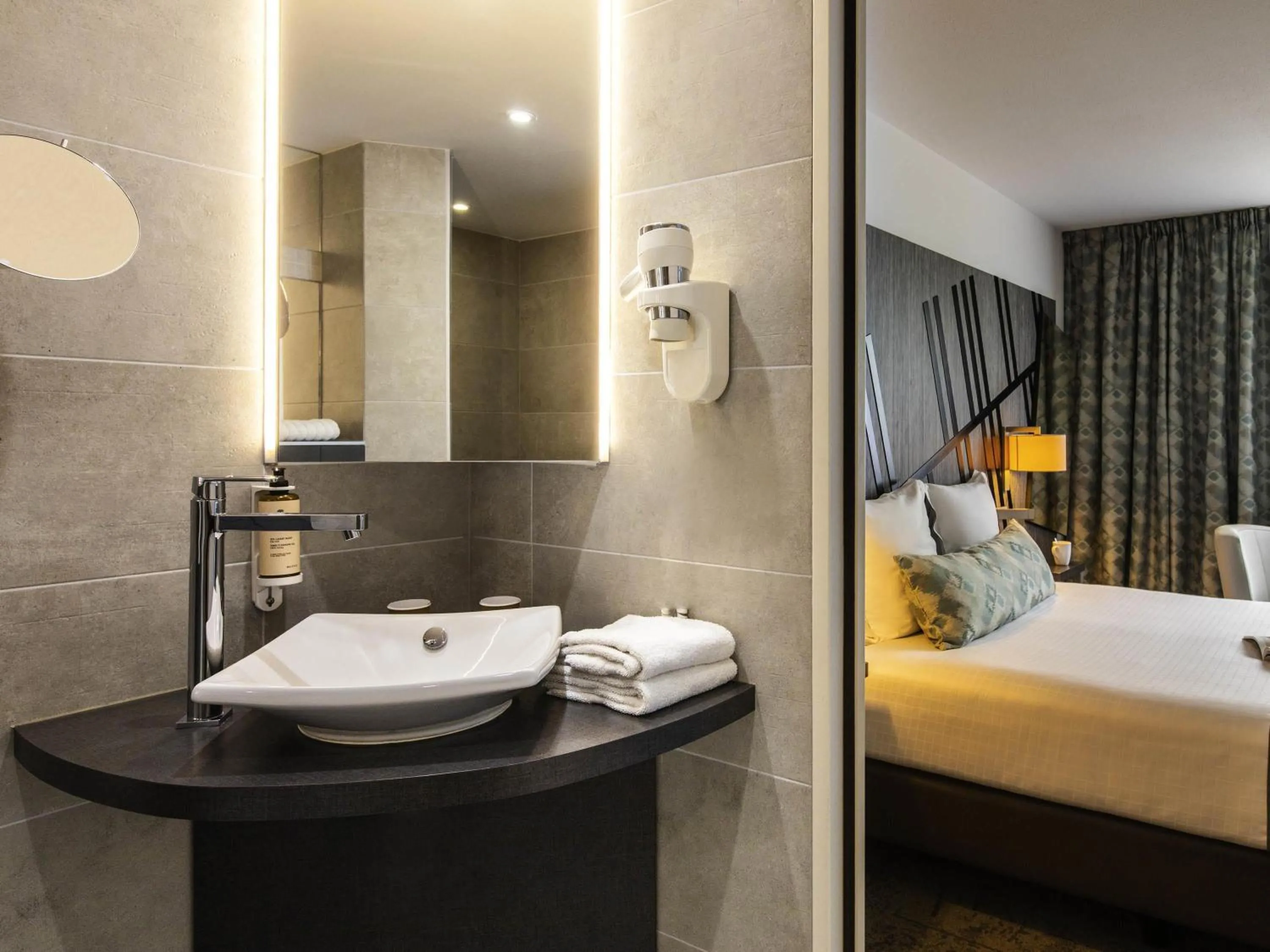 Bedroom, Bed in Mercure Belfort Centre