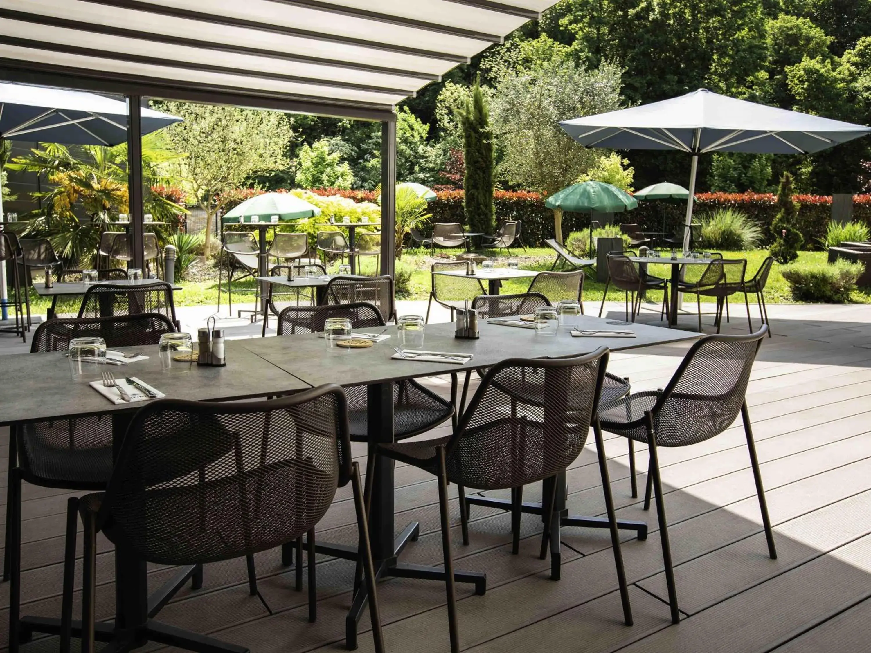 Lounge or bar in Mercure Belfort Centre Lounge or bar in Mercure Belfort Centre