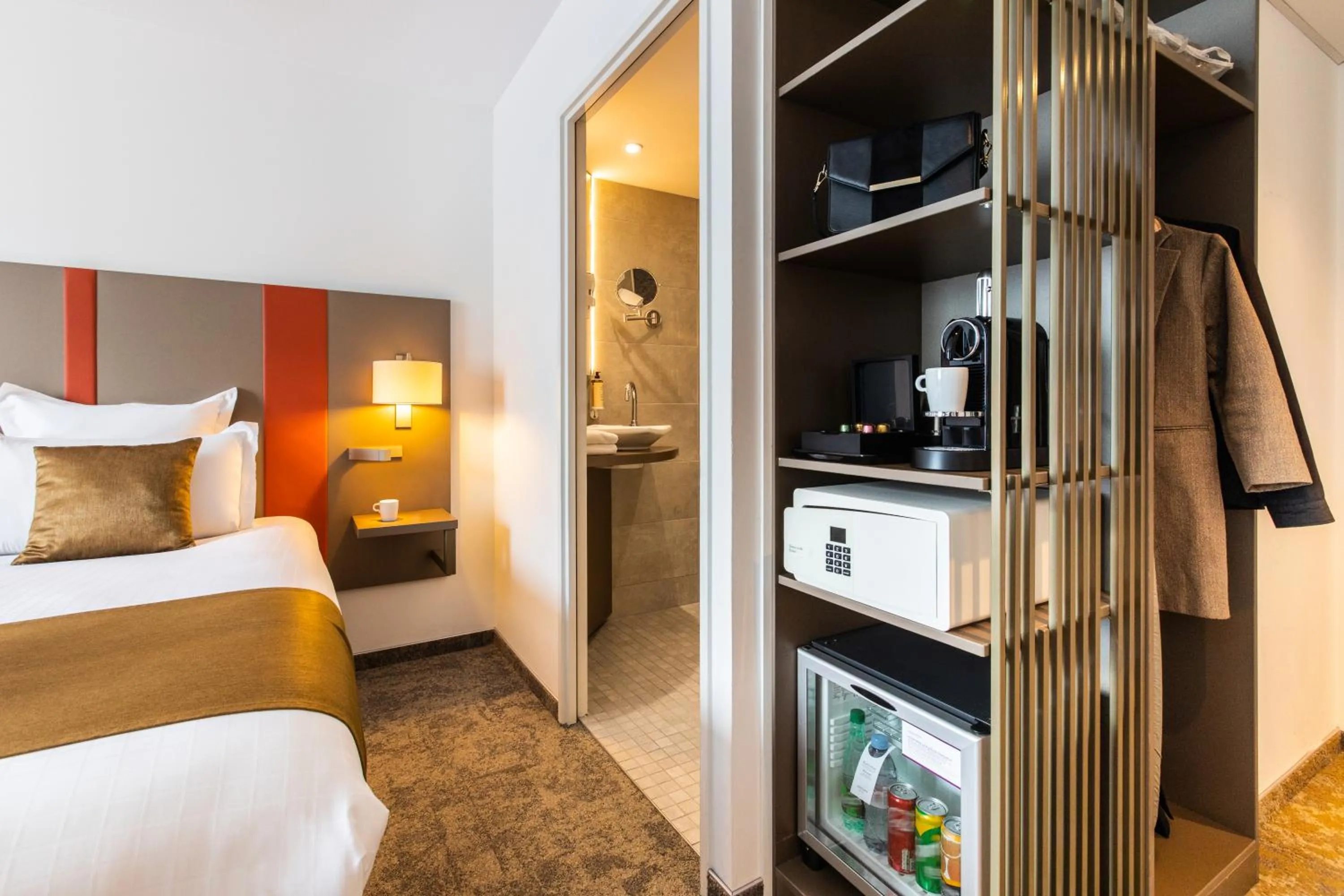 Coffee/tea facilities, Bed in Mercure Belfort Centre