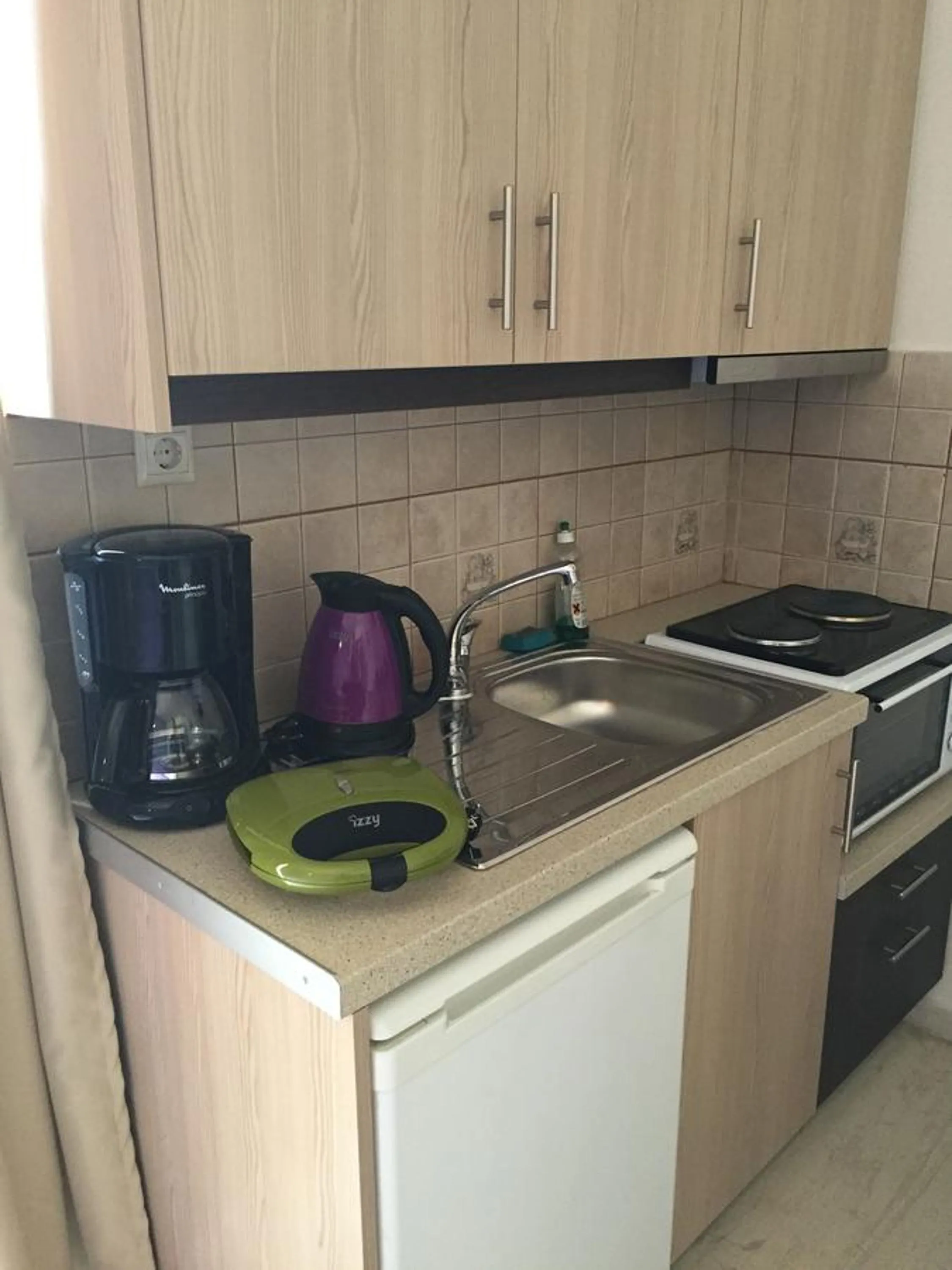 Kitchen or kitchenette in Apollon Hotel