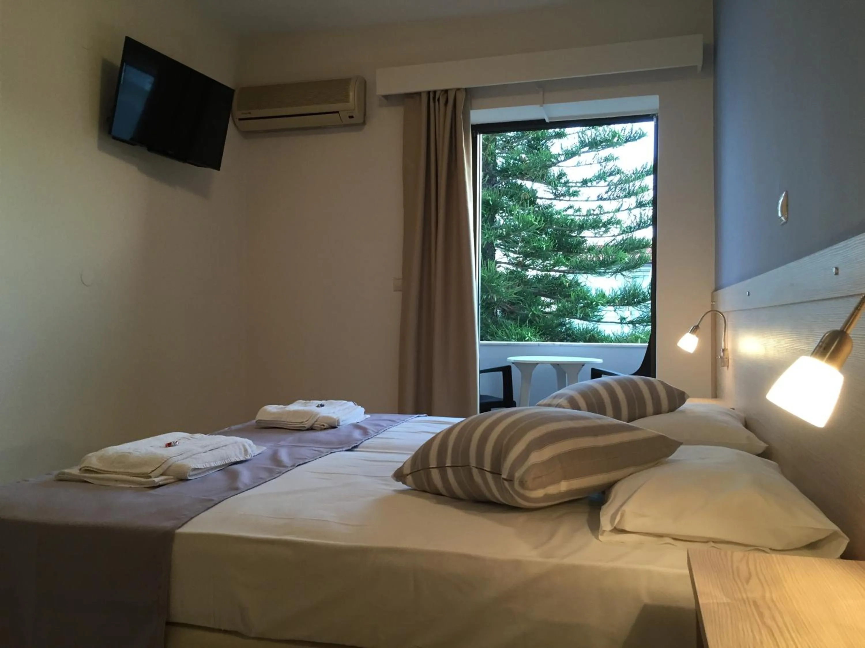 Bedroom, Bed in Apollon Hotel