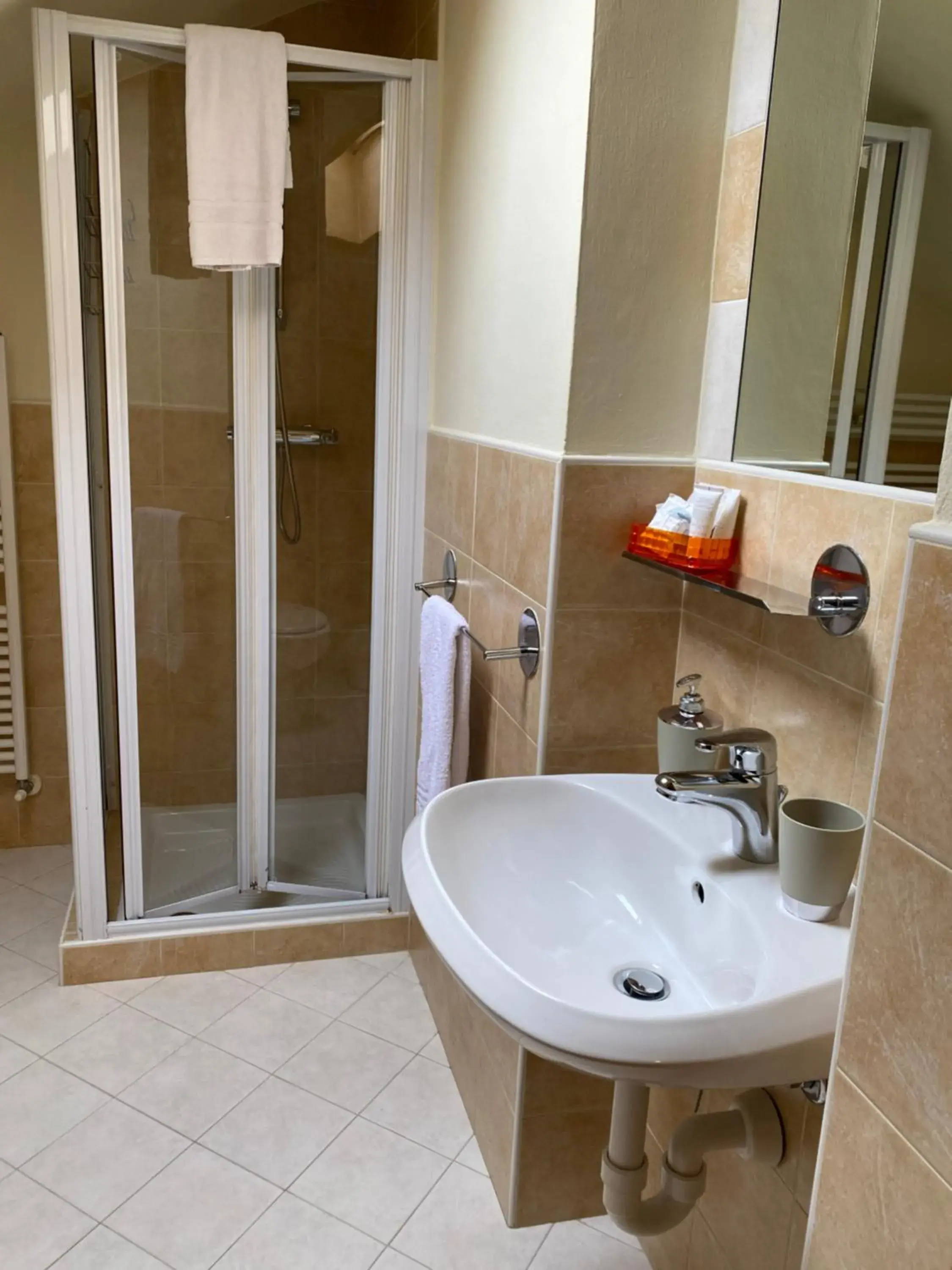 Small Double Room - single occupancy in B&B Torre in Langa Small Double Room - single occupancy in B&B Torre in Langa
