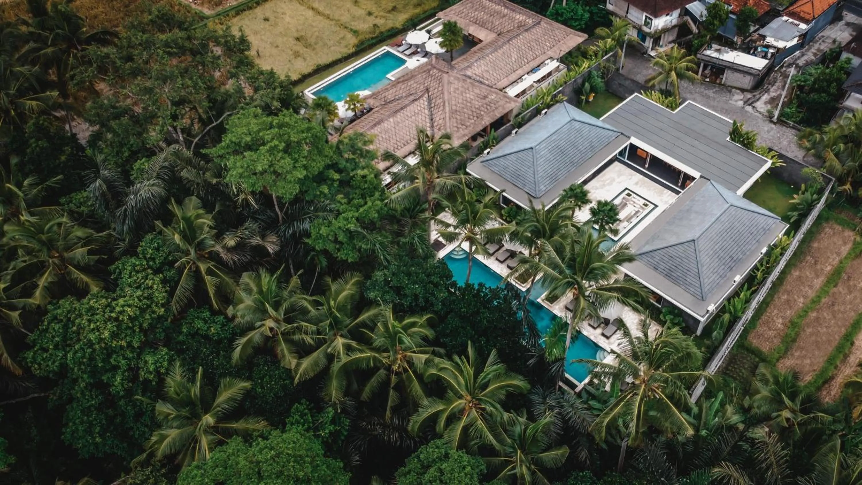 Property building in Villa Dune