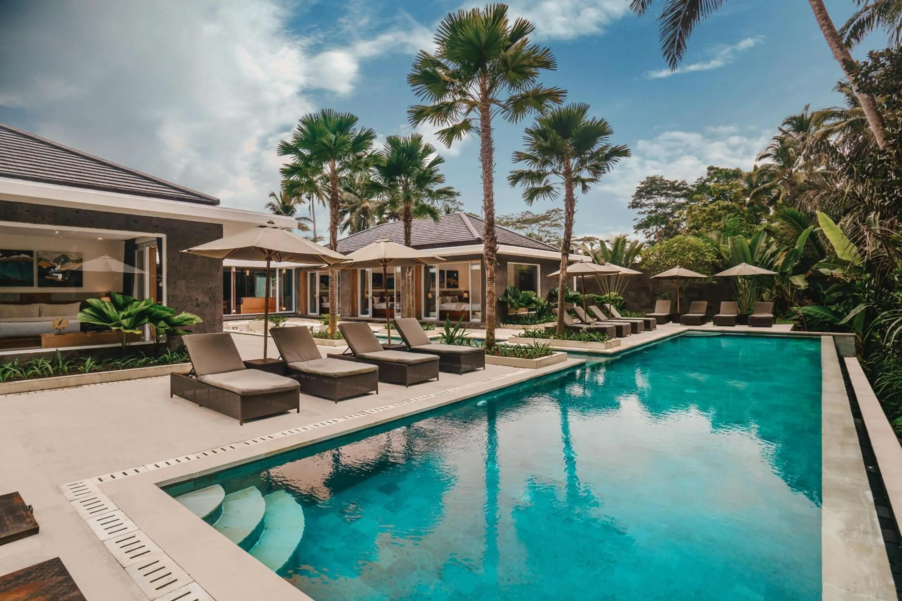 Swimming pool in Villa Dune