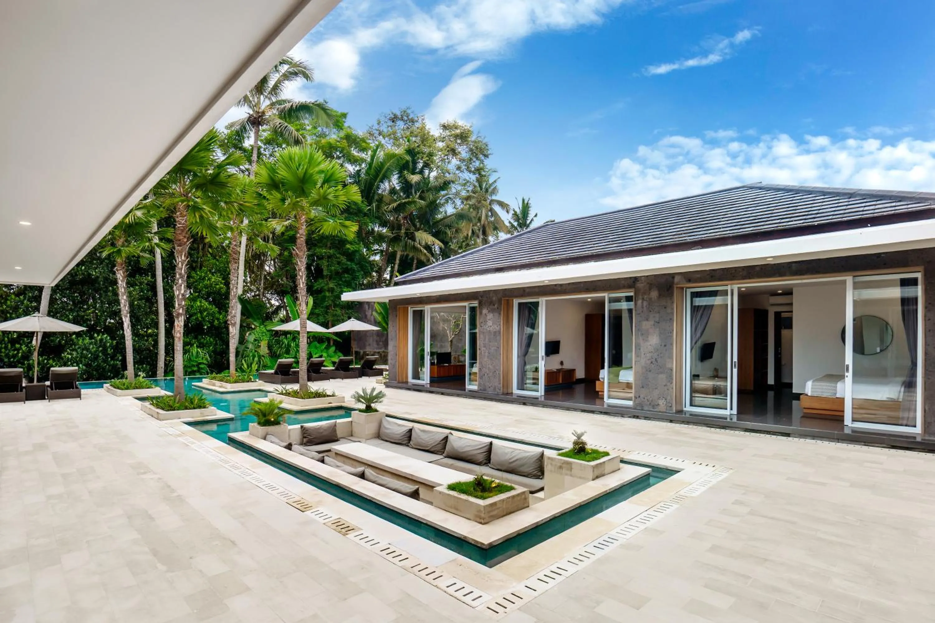 Property building in Villa Dune