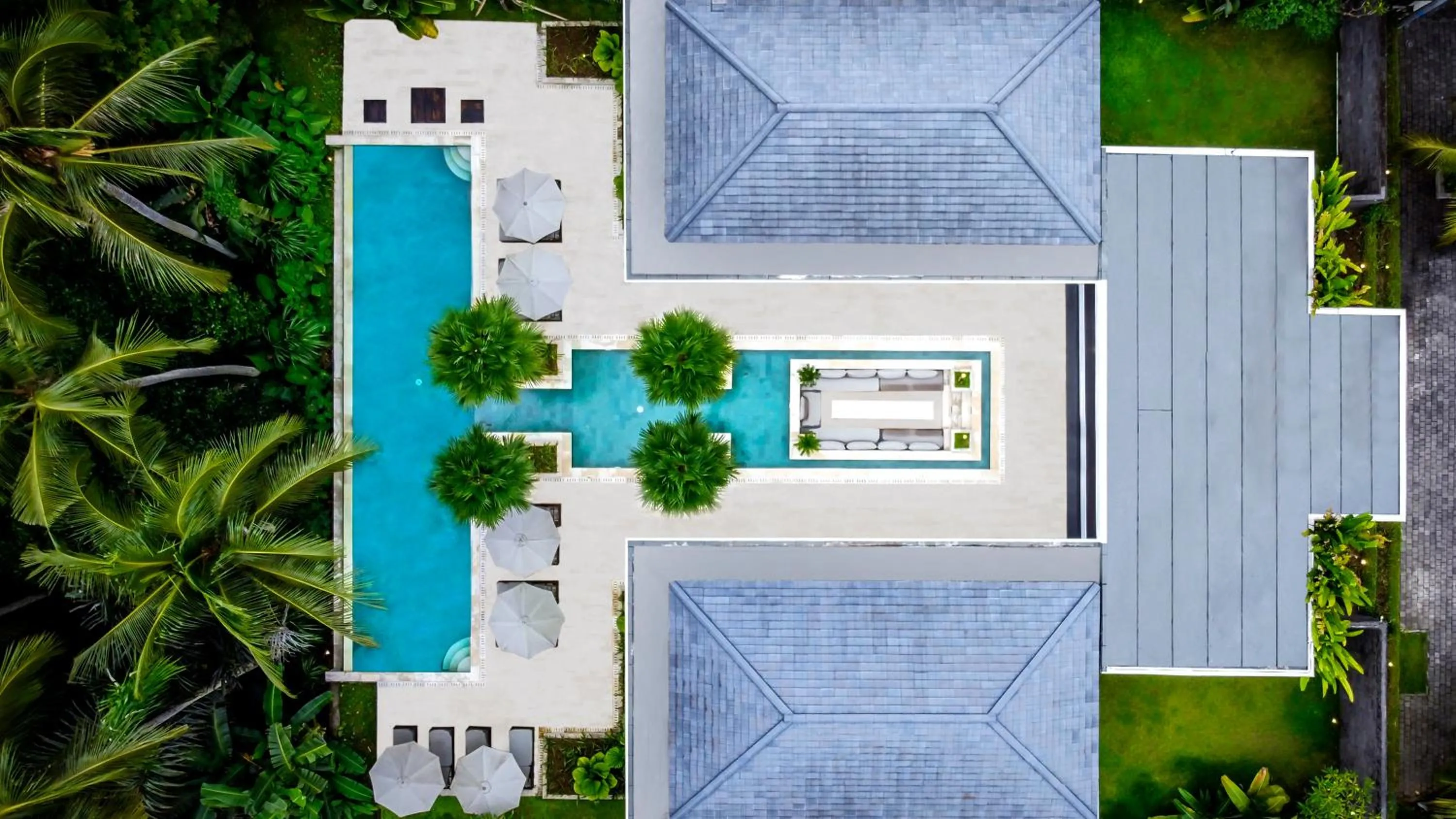 Property building in Villa Dune
